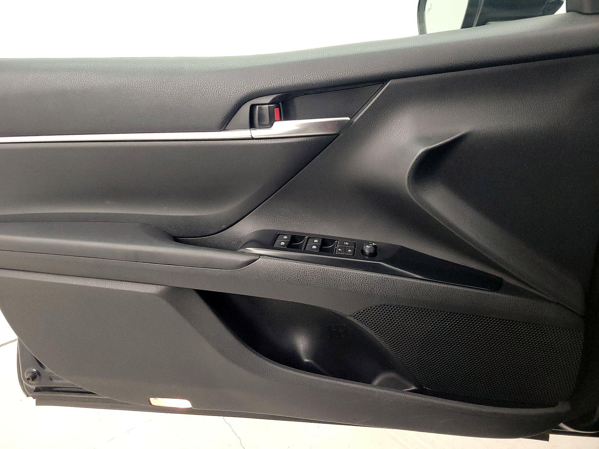 Thumbnail: 2019 Toyota Camry - 12