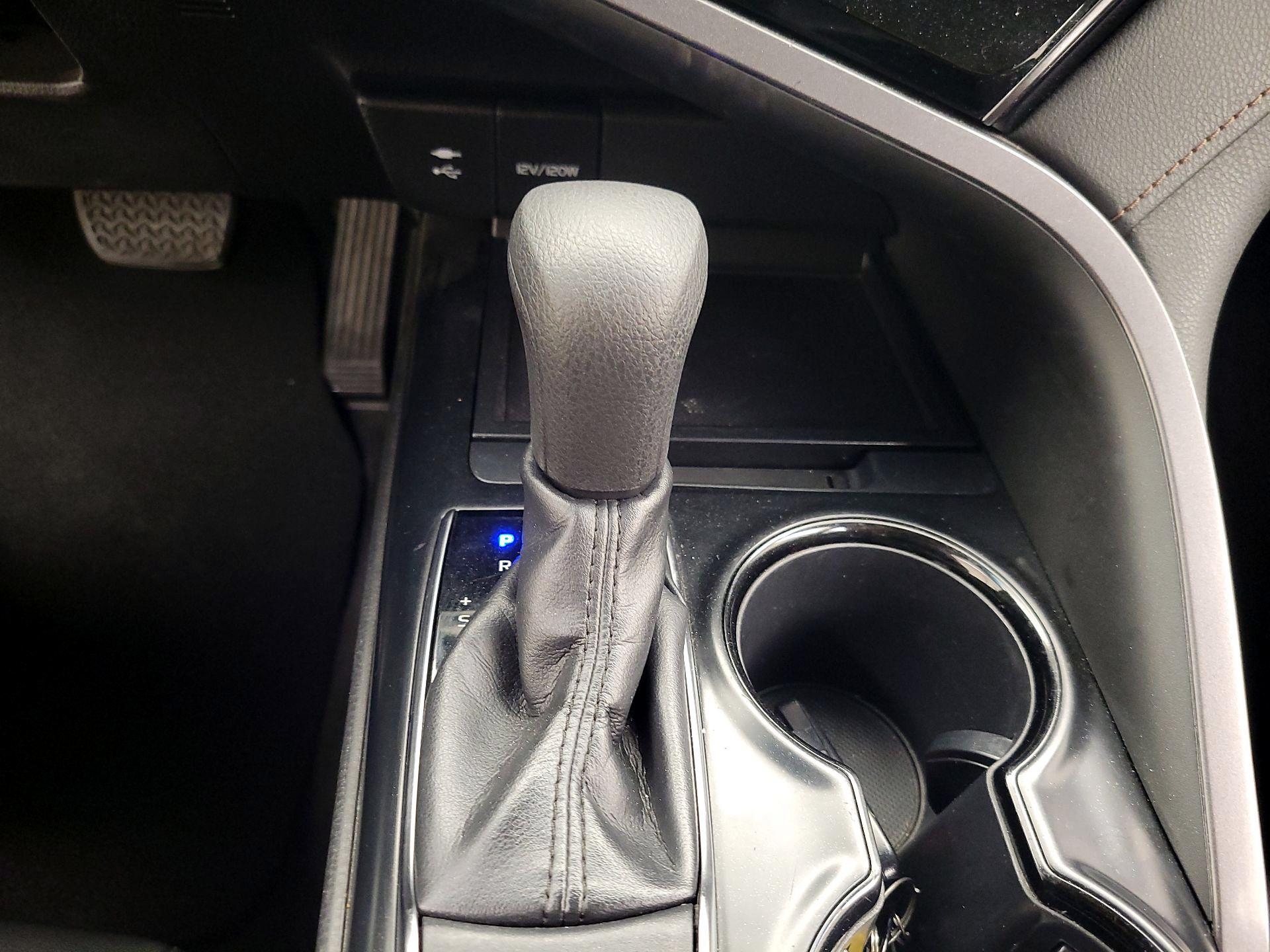 Thumbnail: 2019 Toyota Camry - 17