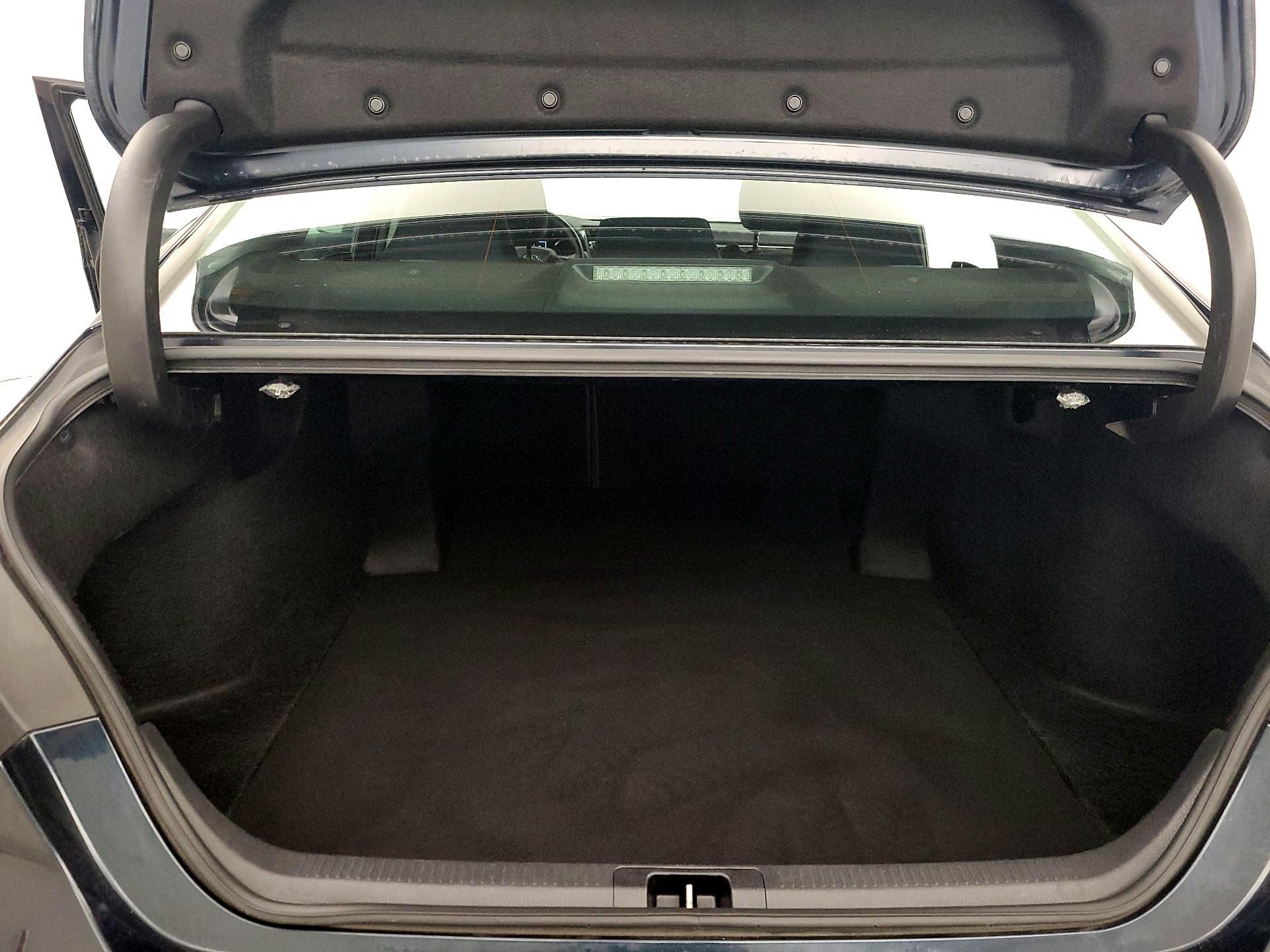 Thumbnail: 2019 Toyota Camry - 20