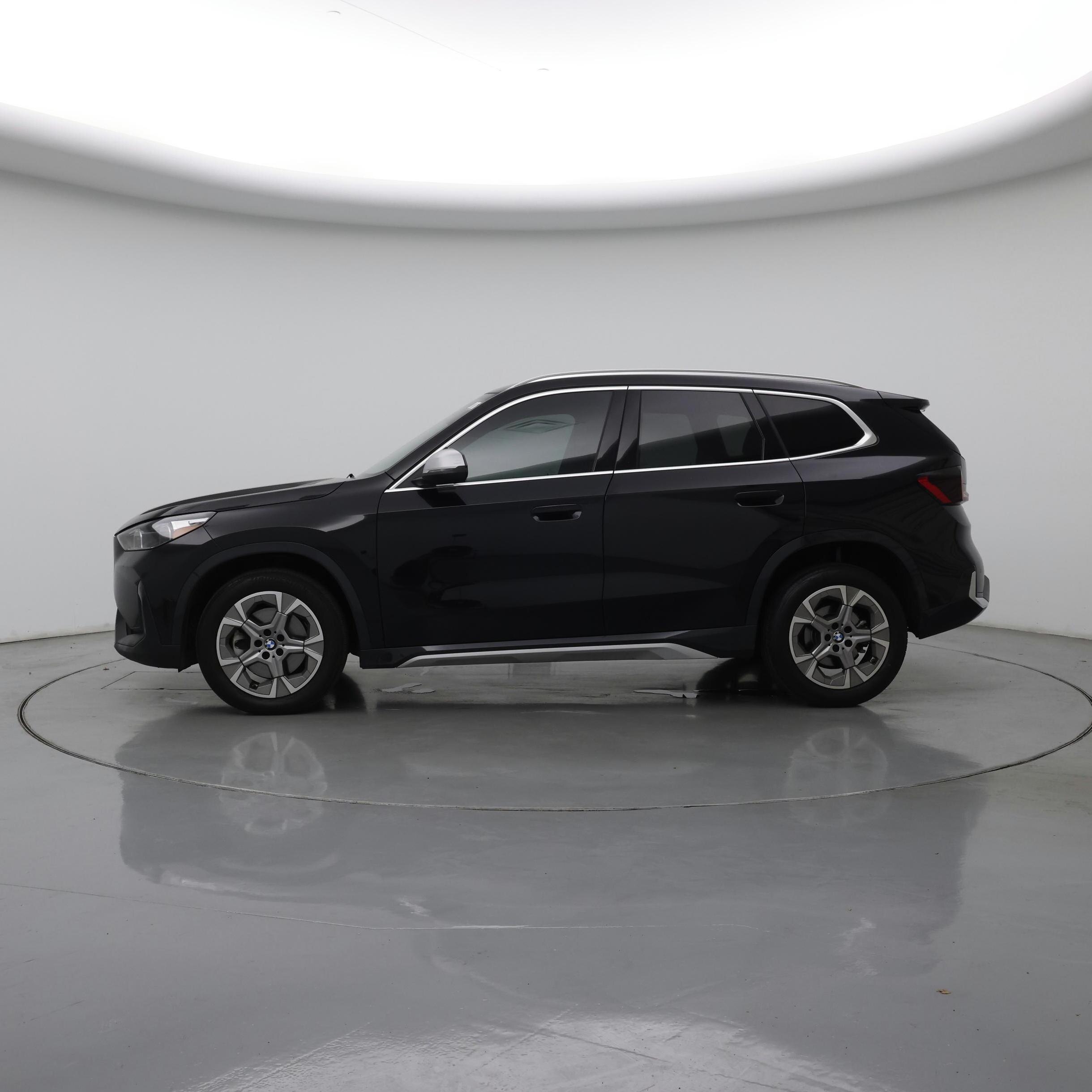 Thumbnail: 2023 BMW X1 - 3