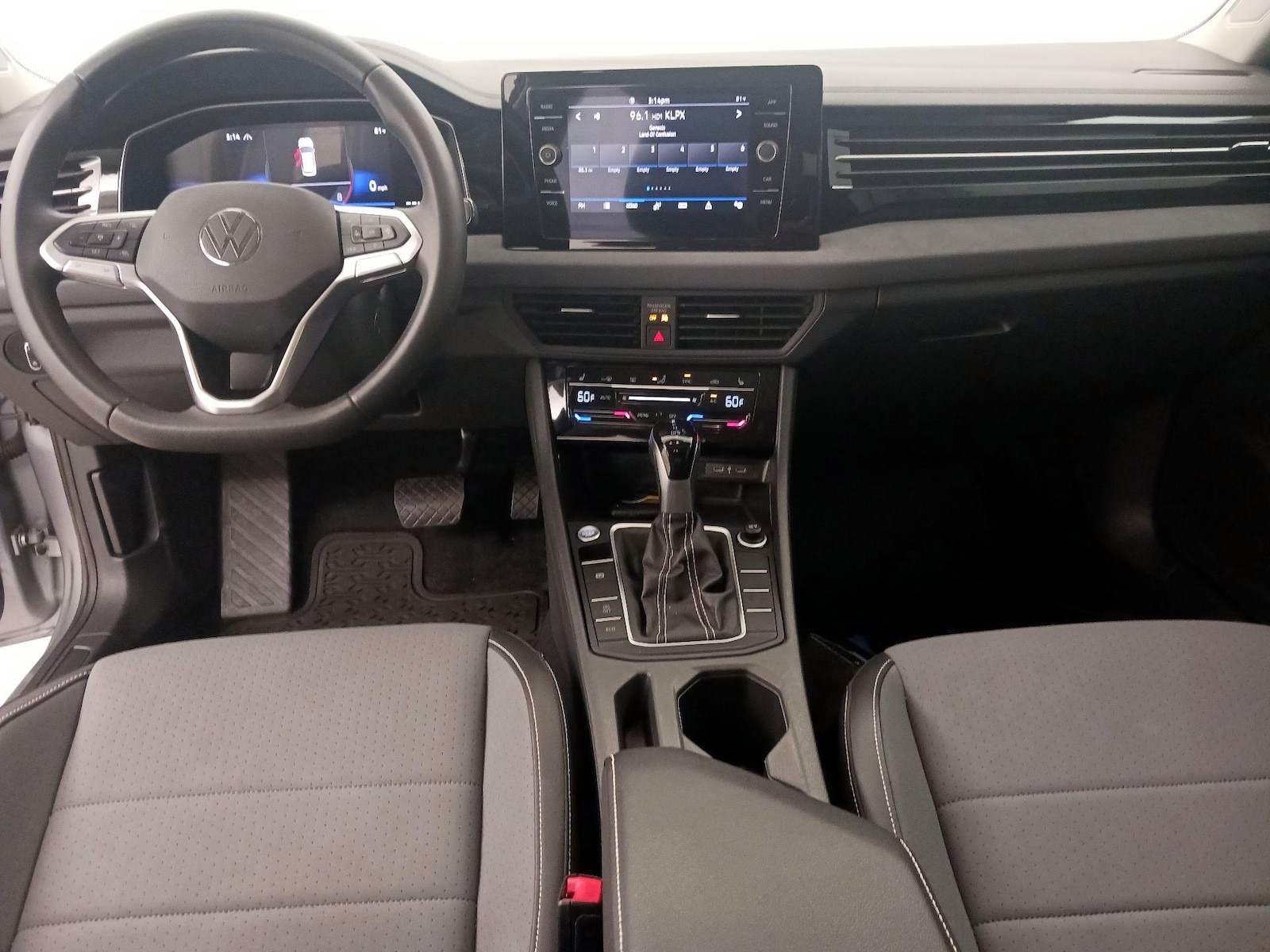 2025 Volkswagen Jetta SE - Photo 10