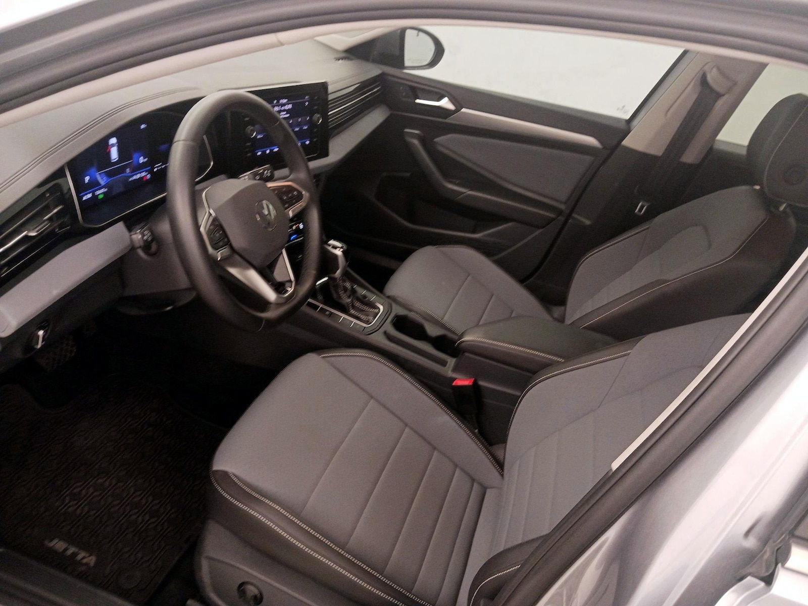 2025 Volkswagen Jetta SE - Photo 12