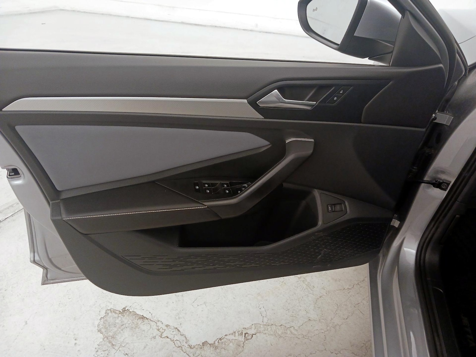 2025 Volkswagen Jetta SE - Photo 13