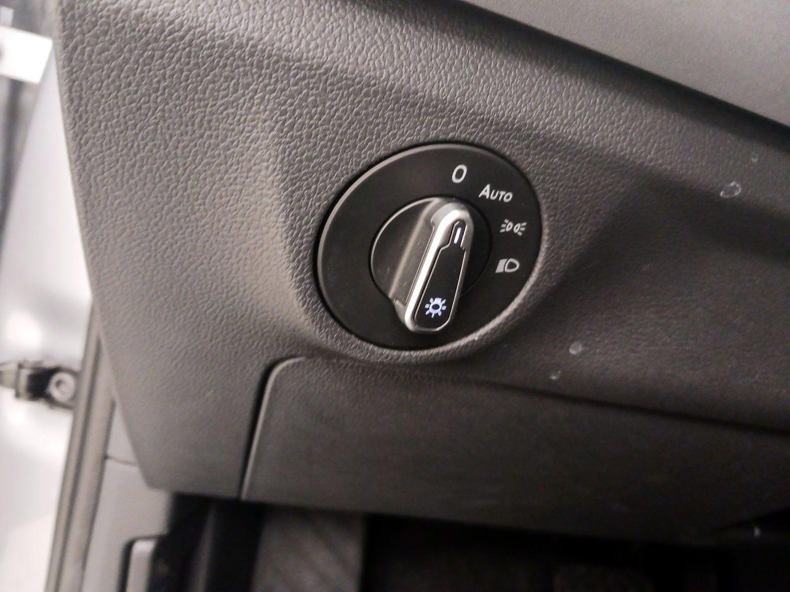 2025 Volkswagen Jetta SE - Photo 14