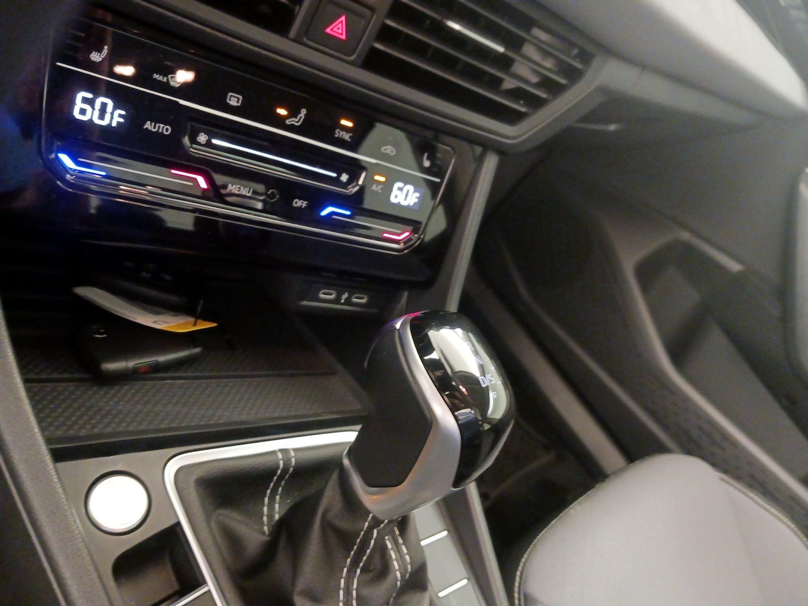 2025 Volkswagen Jetta SE - Photo 17