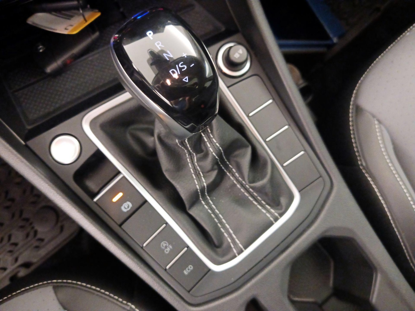 2025 Volkswagen Jetta SE - Photo 18