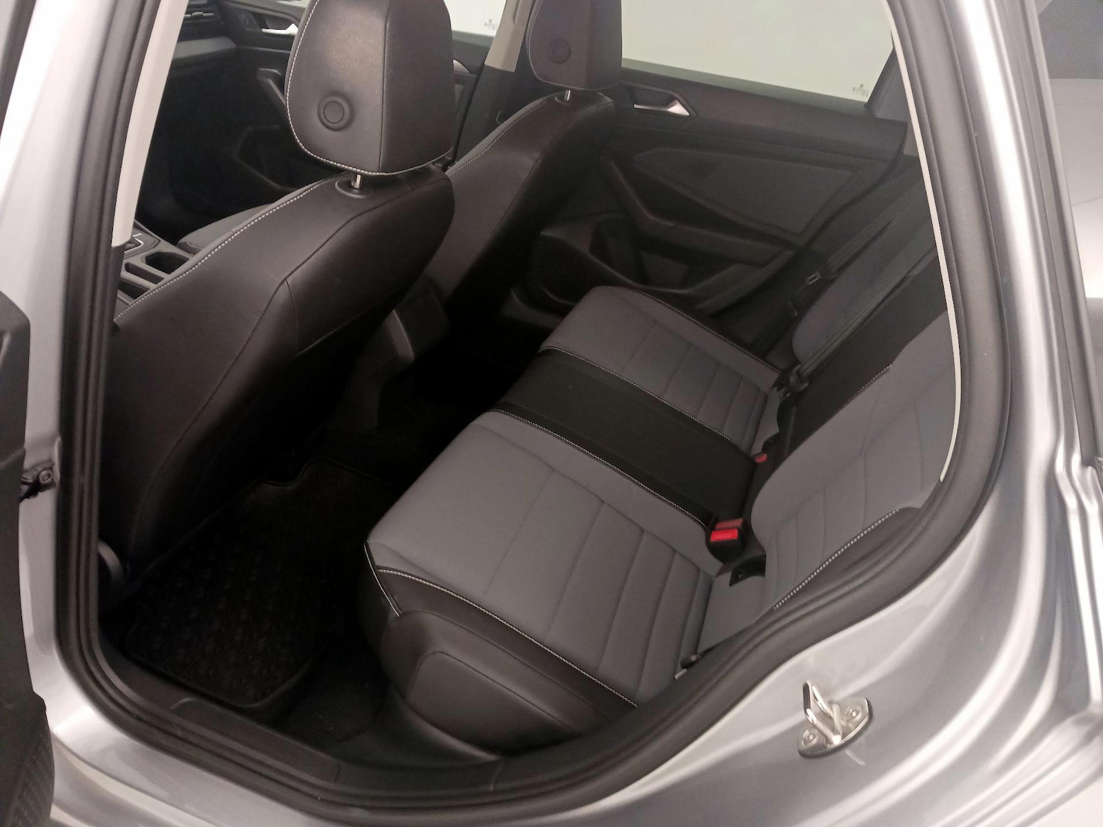 2025 Volkswagen Jetta SE - Photo 21