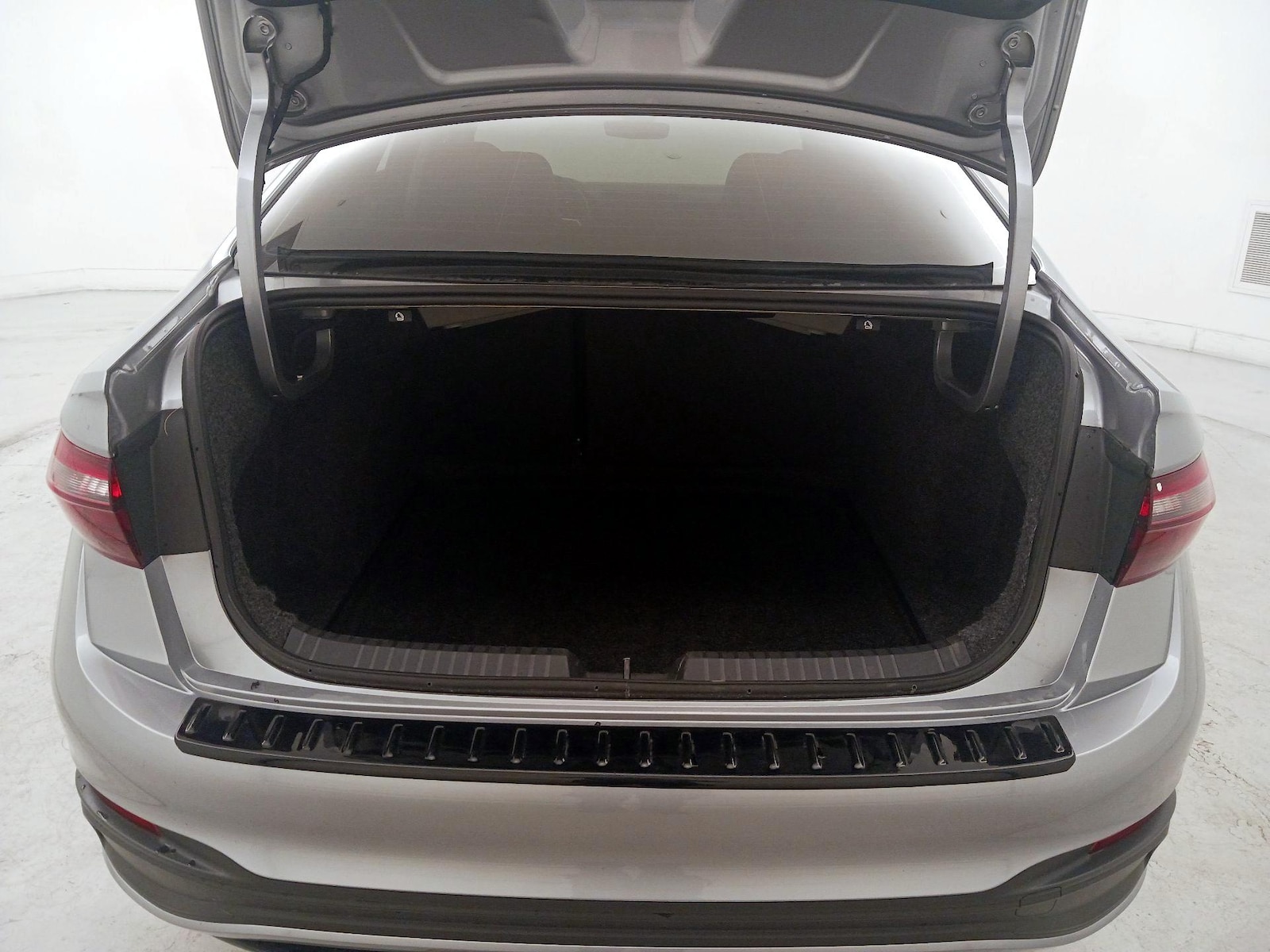 2025 Volkswagen Jetta SE - Photo 22