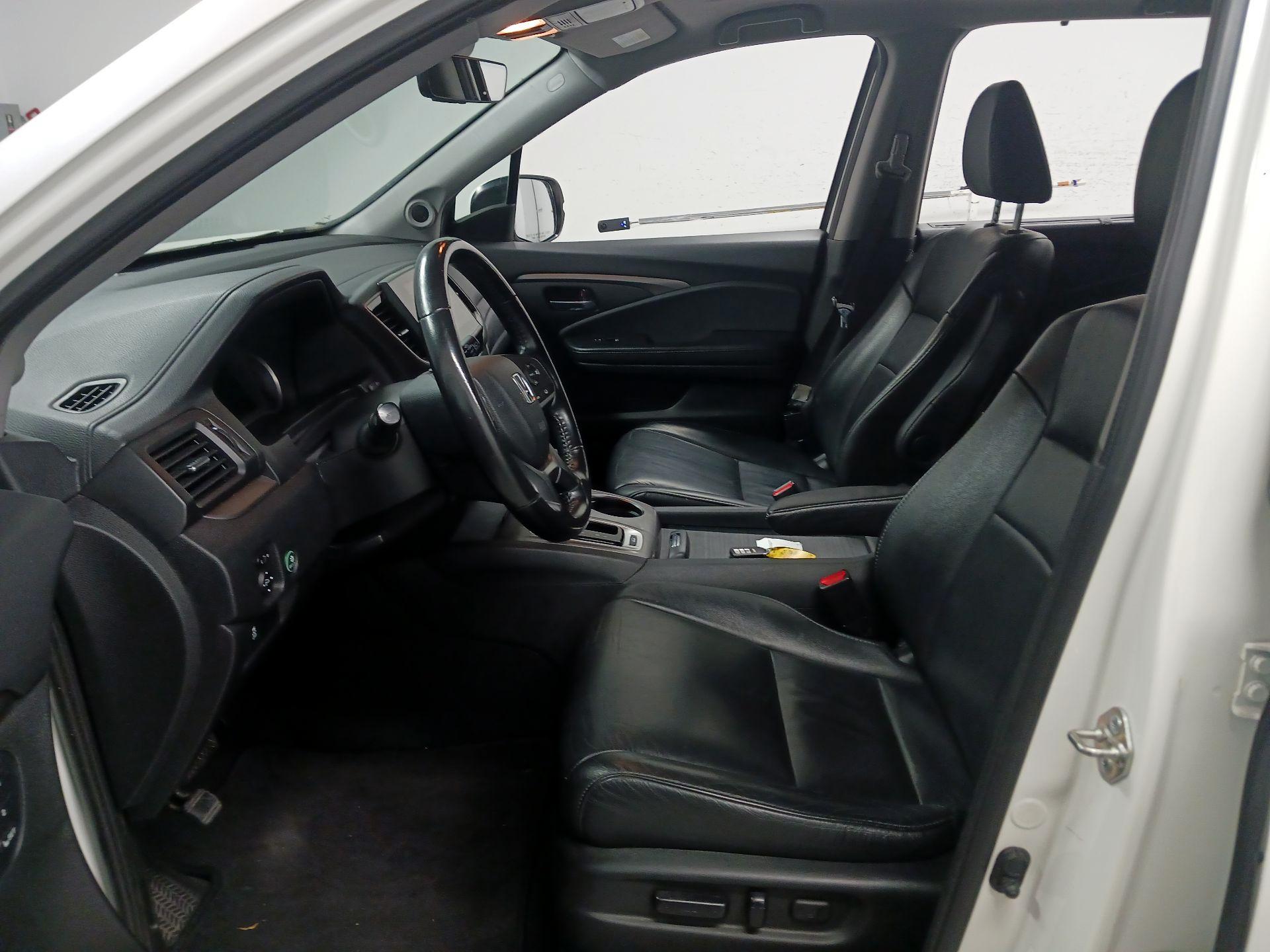 Thumbnail: 2019 Honda Pilot - 9