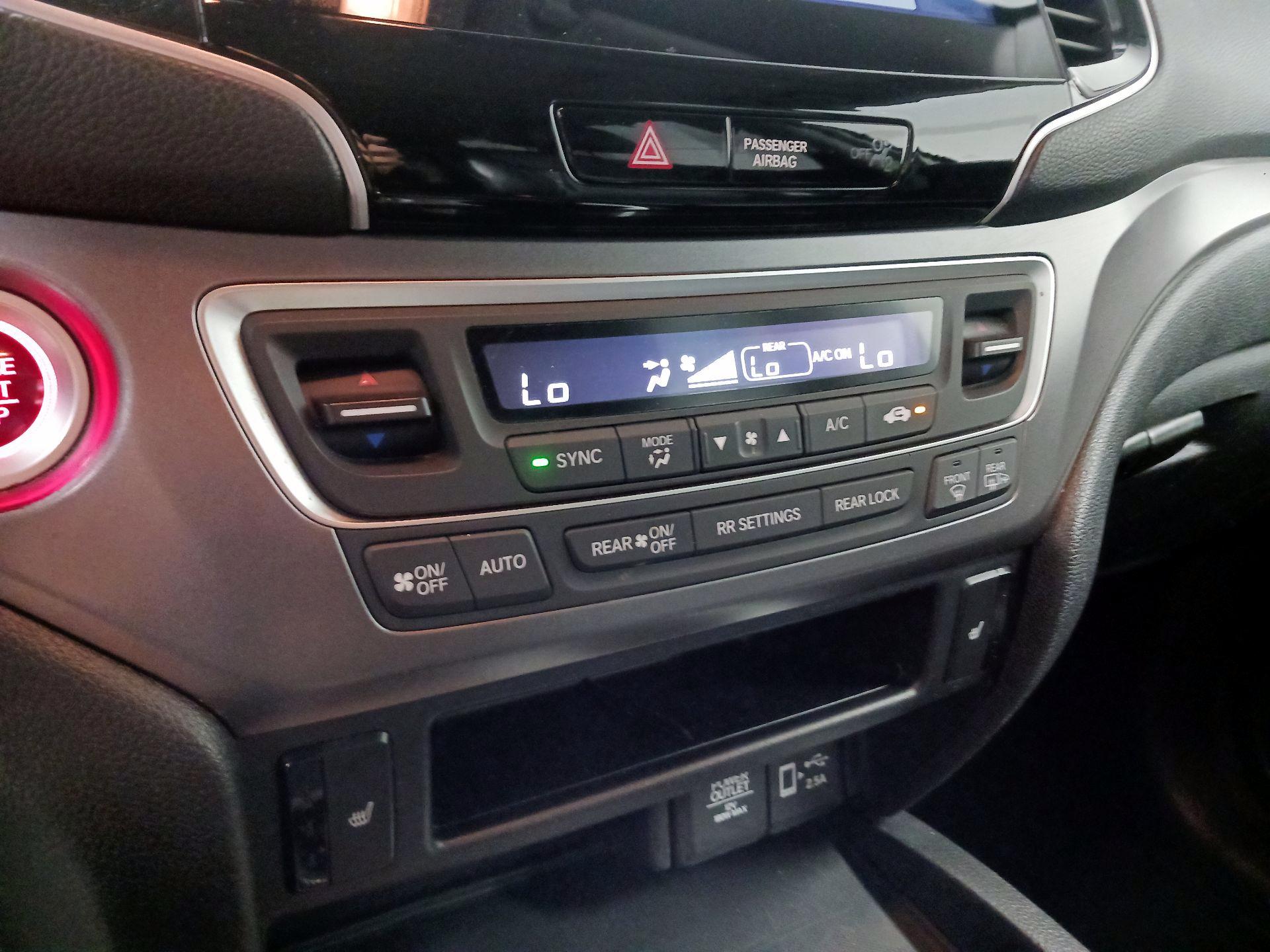 Thumbnail: 2019 Honda Pilot - 12