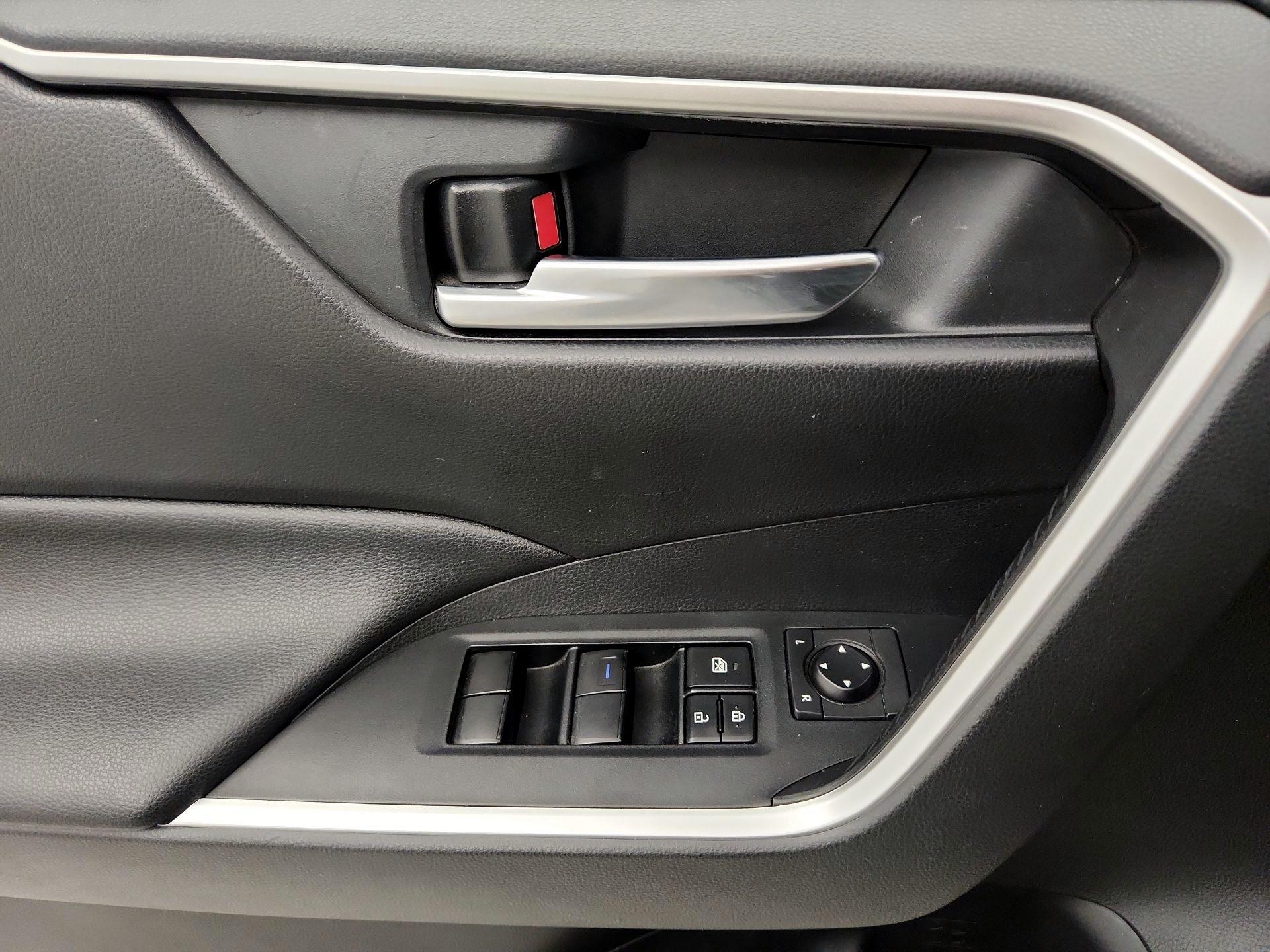 Thumbnail: 2019 Toyota RAV4 - 12
