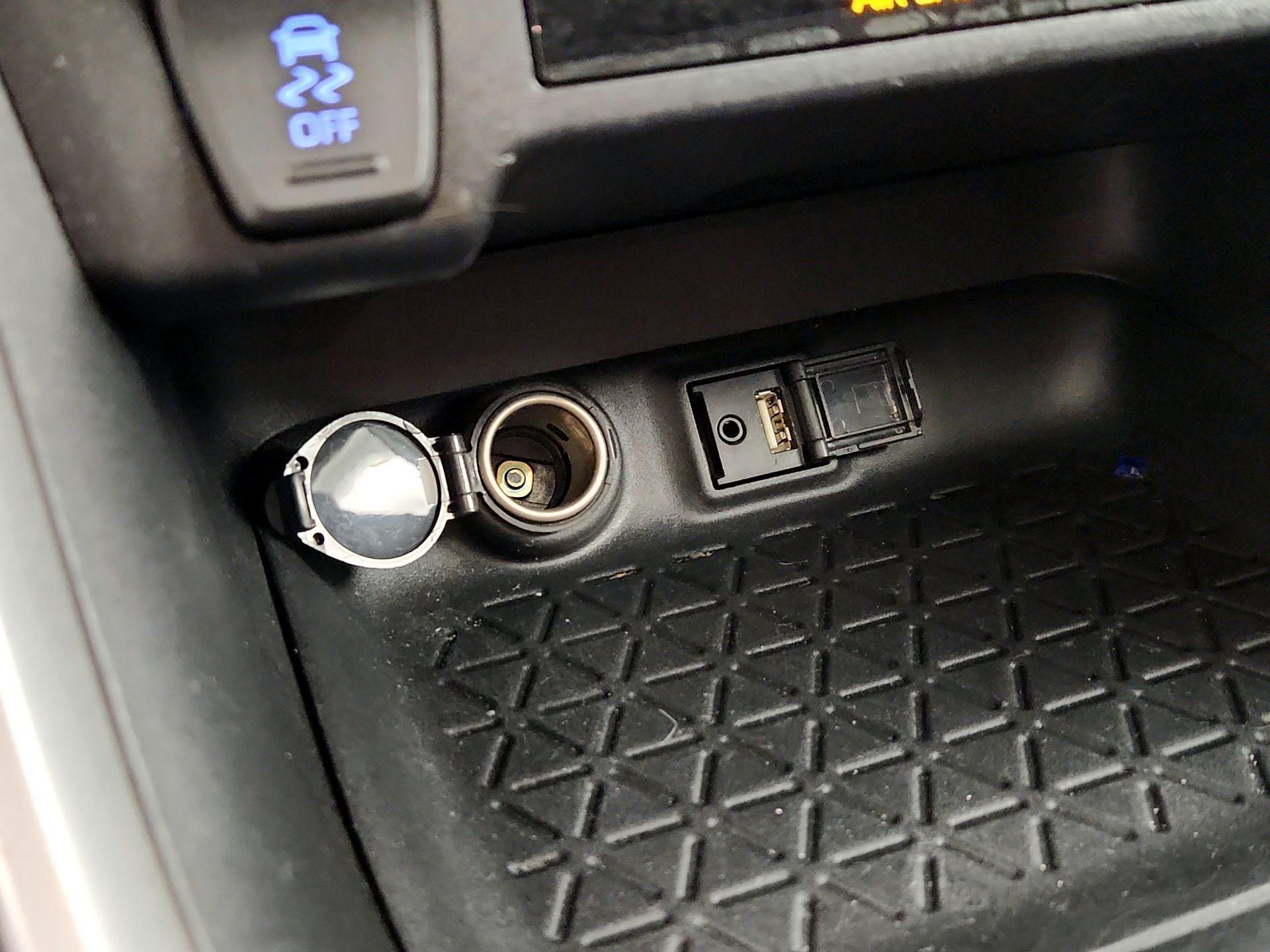 Thumbnail: 2019 Toyota RAV4 - 18