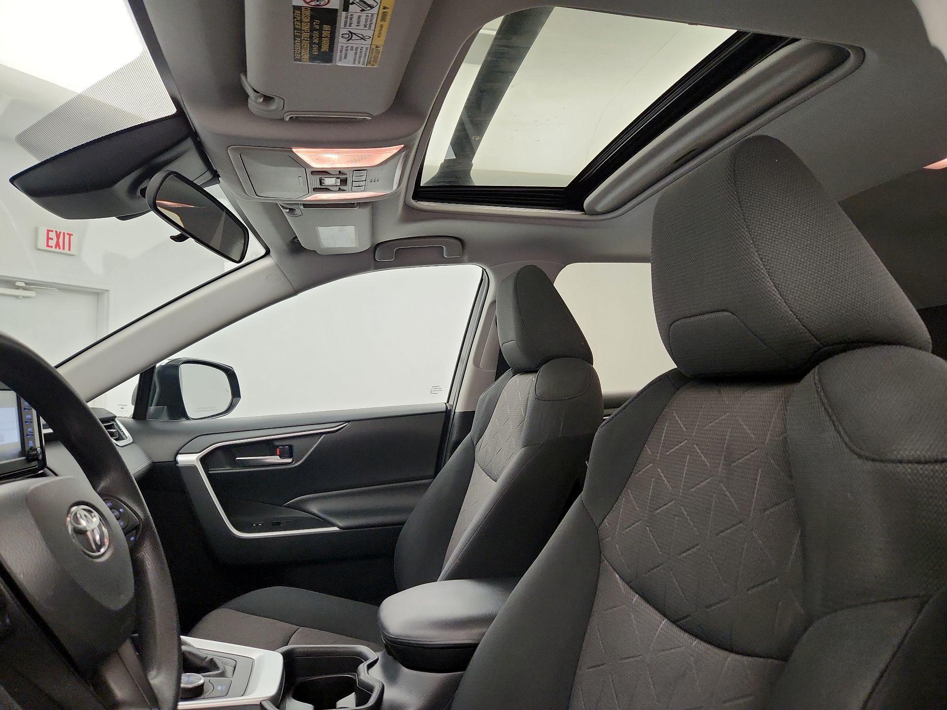 Thumbnail: 2019 Toyota RAV4 - 19