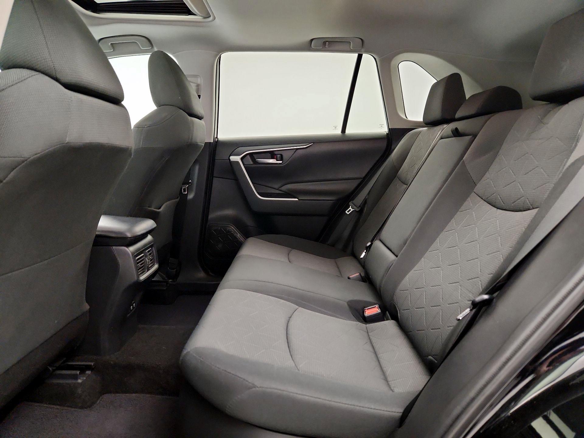 Thumbnail: 2019 Toyota RAV4 - 20