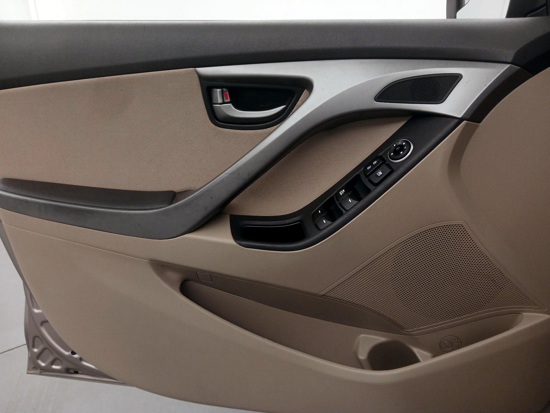 Thumbnail: 2016 Hyundai Elantra - 12