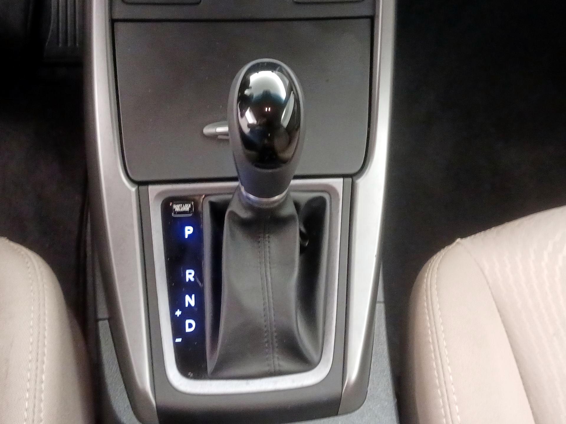 Thumbnail: 2016 Hyundai Elantra - 17