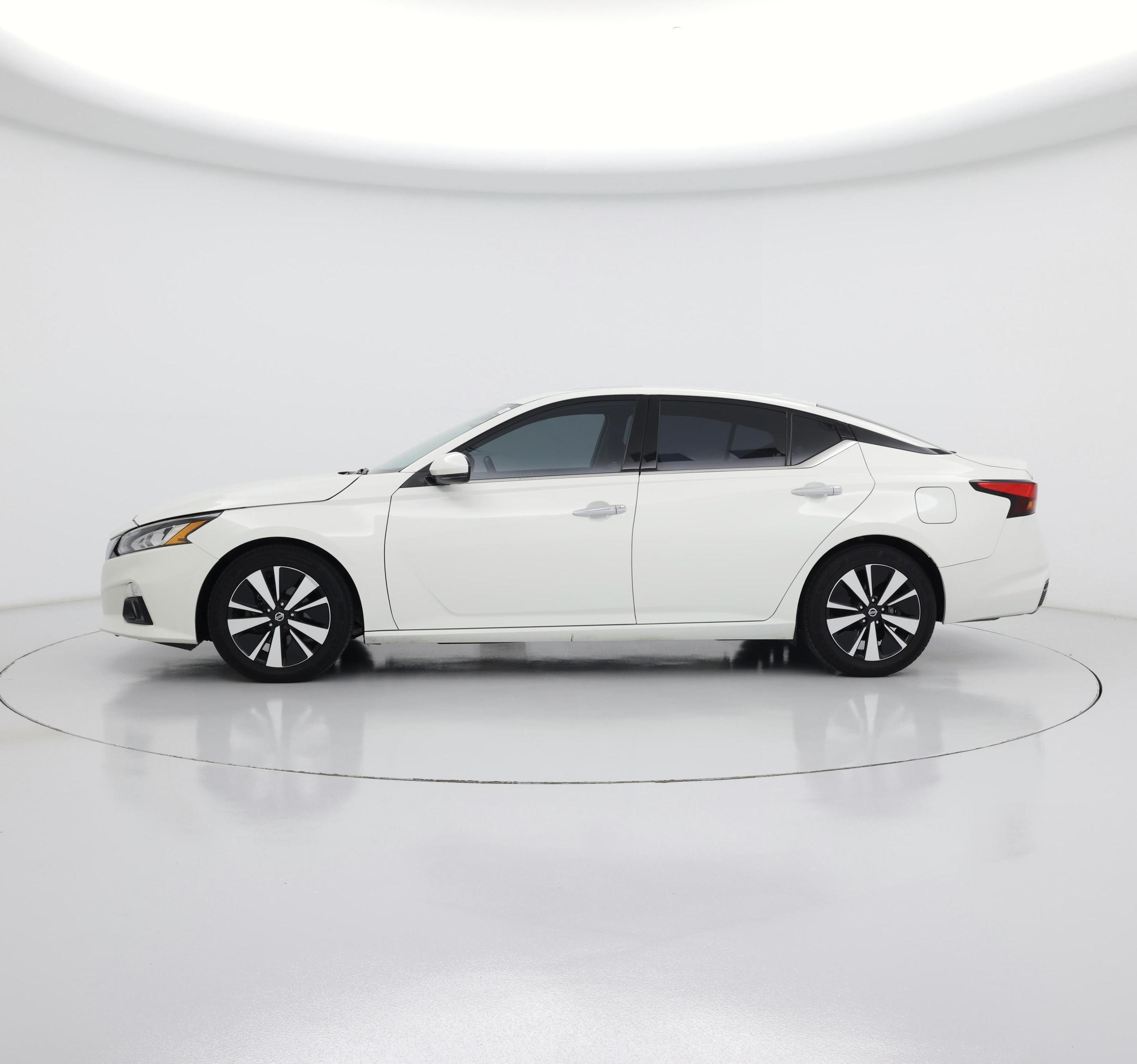 Thumbnail: 2020 Nissan Altima - 3