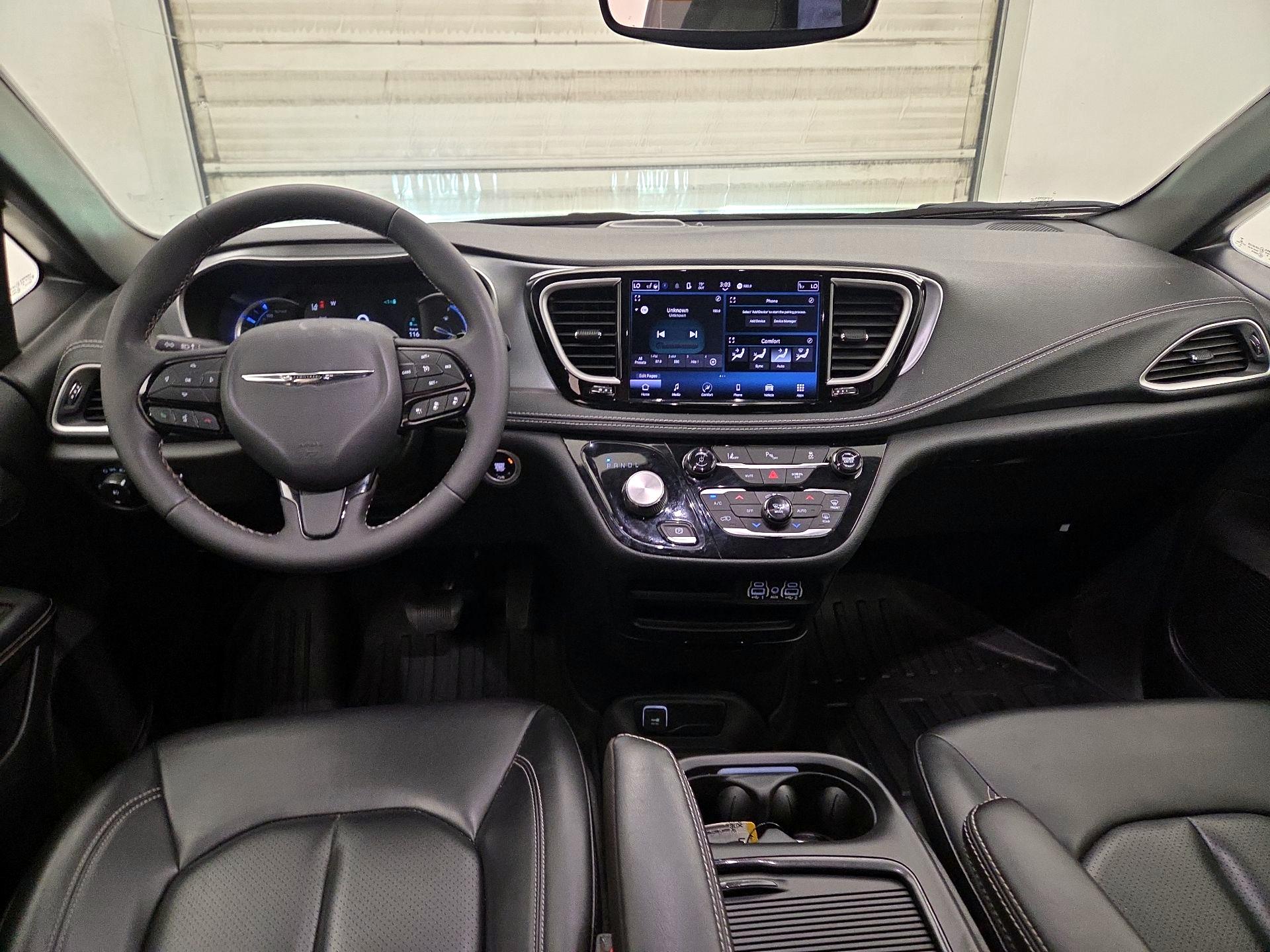 Thumbnail: 2023 Chrysler Pacifica - 9