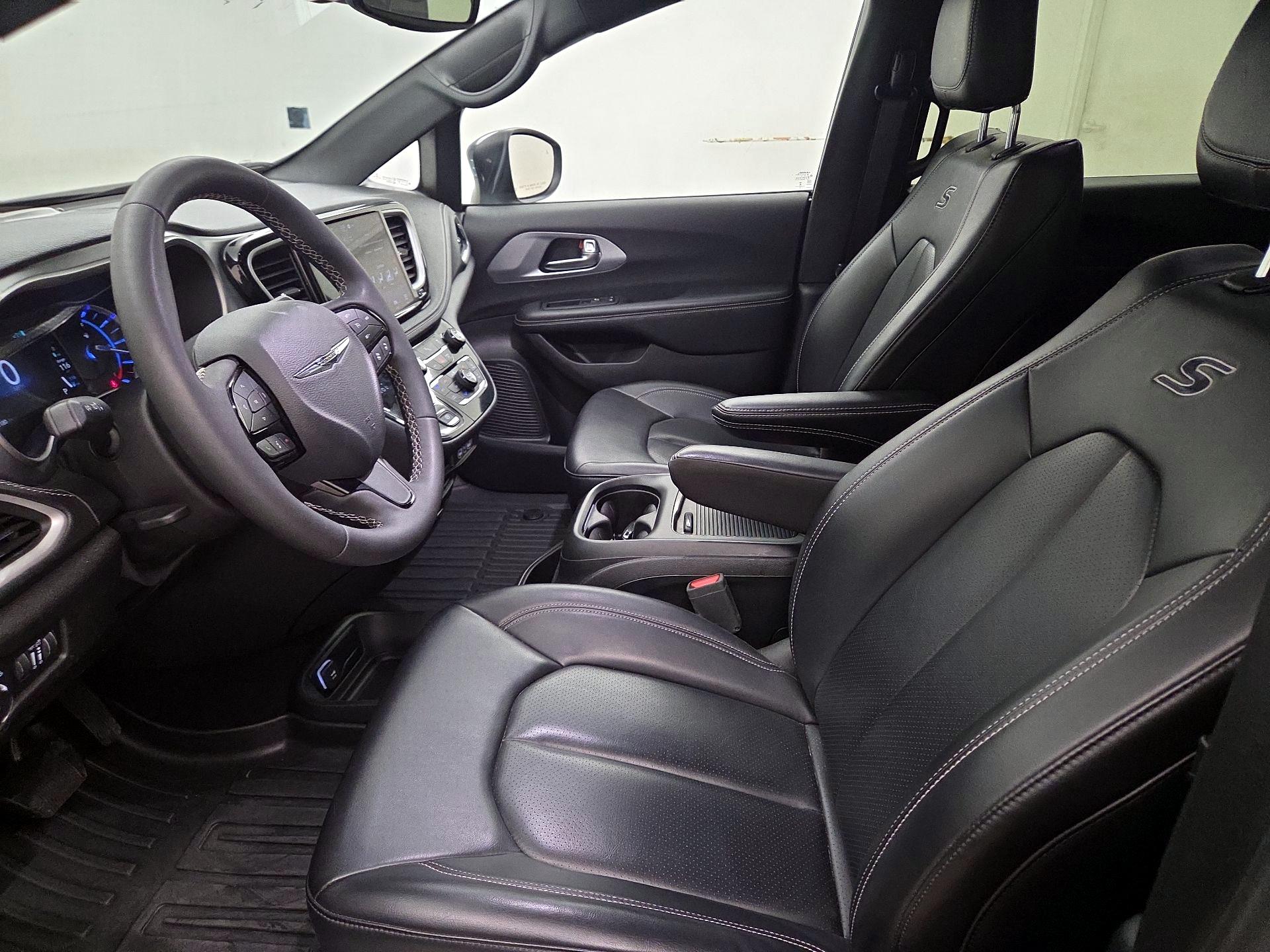 Thumbnail: 2023 Chrysler Pacifica - 11