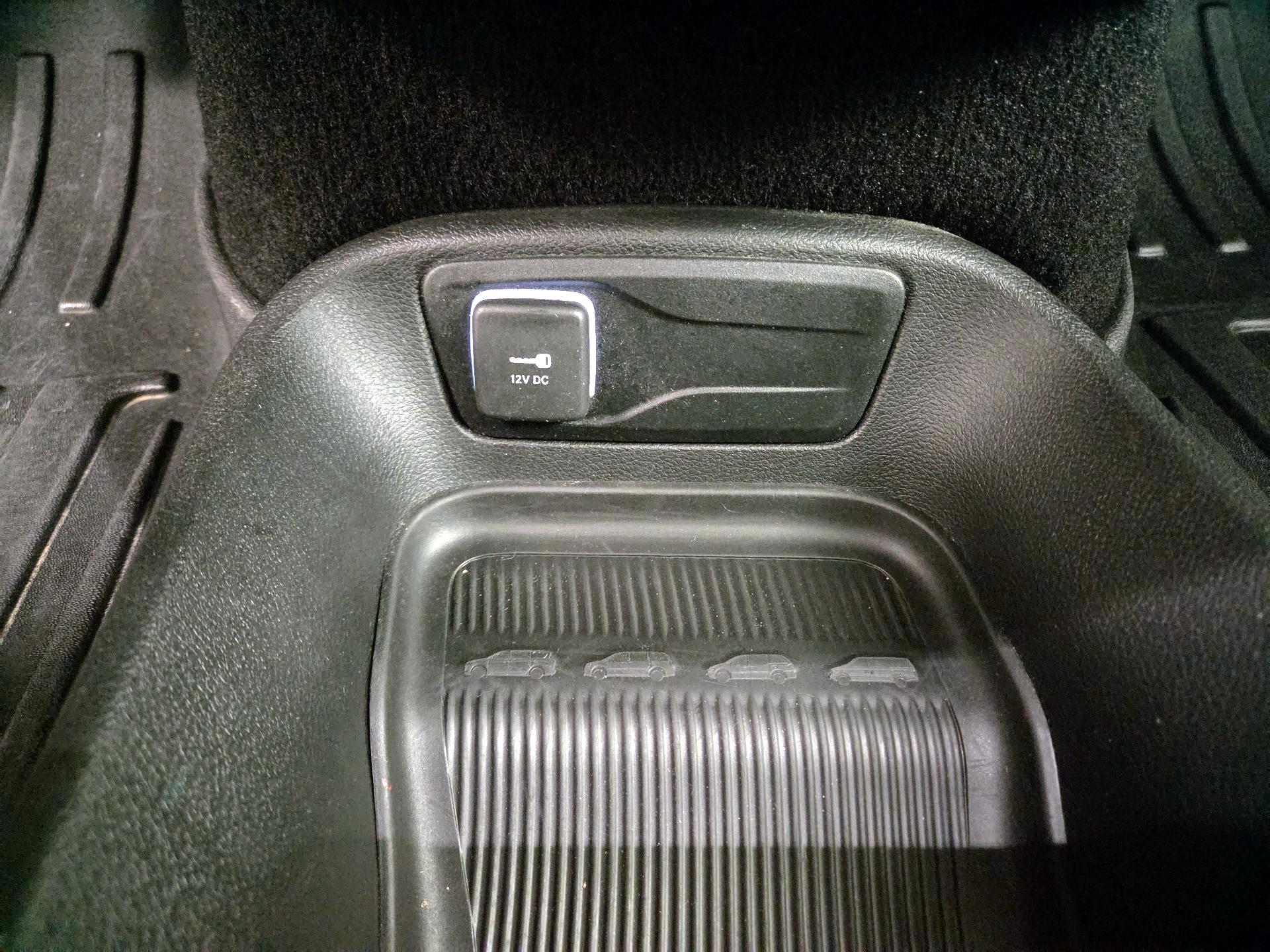 Thumbnail: 2023 Chrysler Pacifica - 18