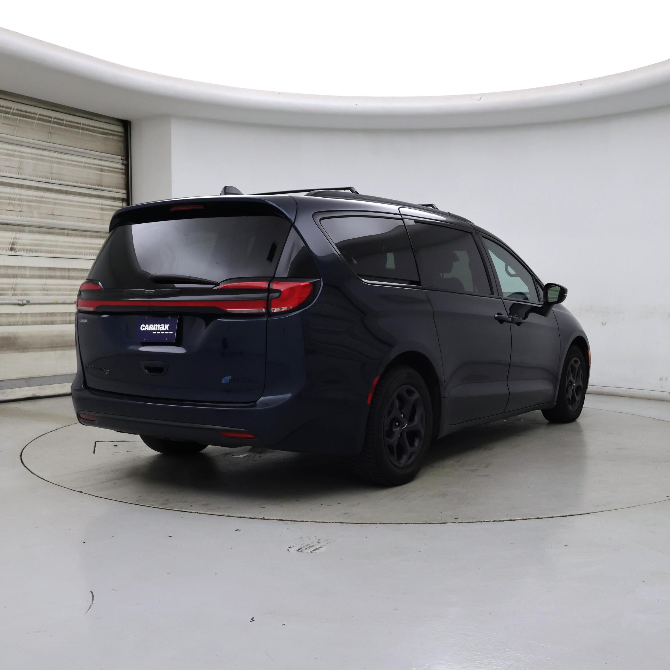 Thumbnail: 2023 Chrysler Pacifica - 8
