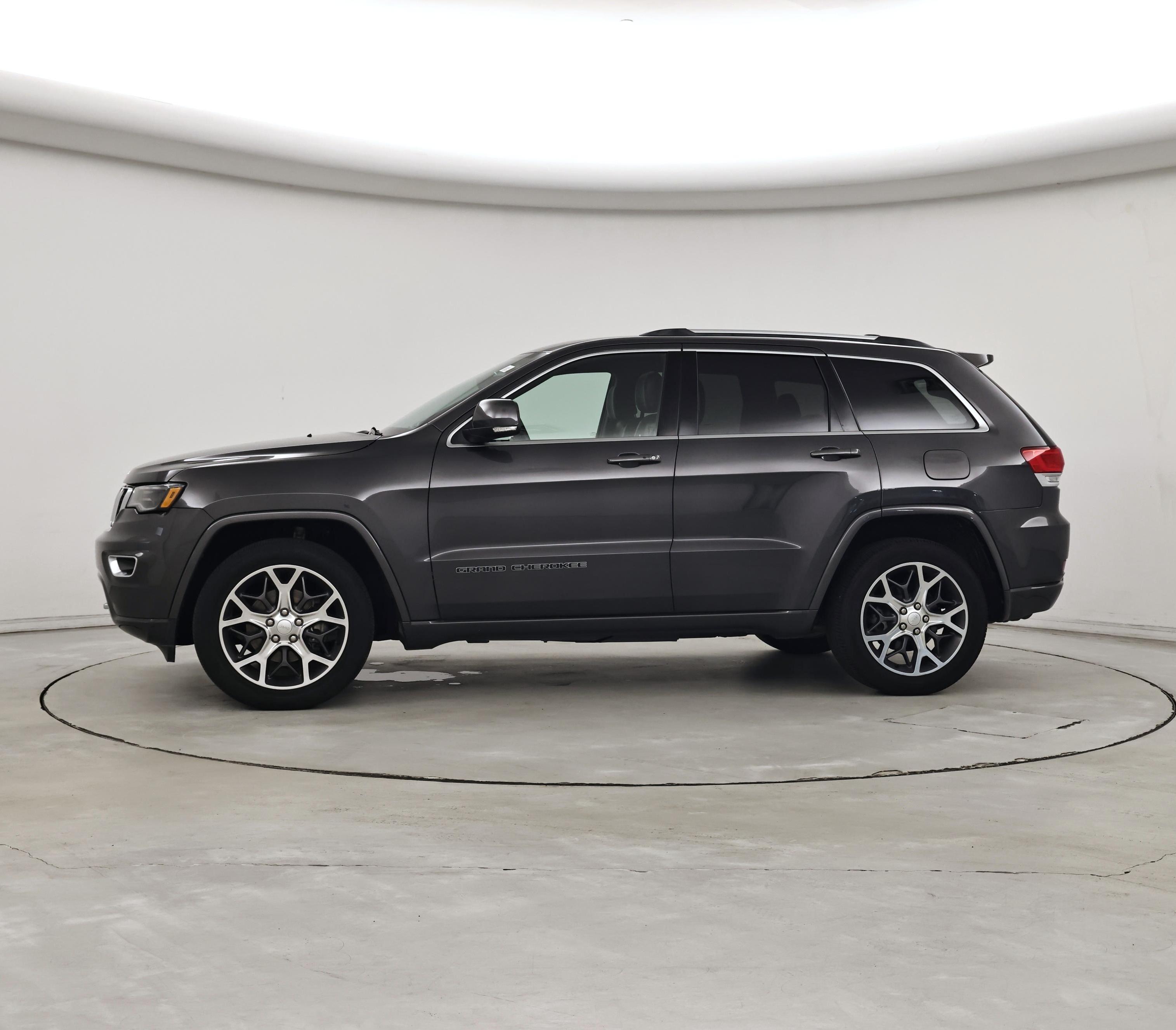 Thumbnail: 2018 Jeep Grand Cherokee - 3