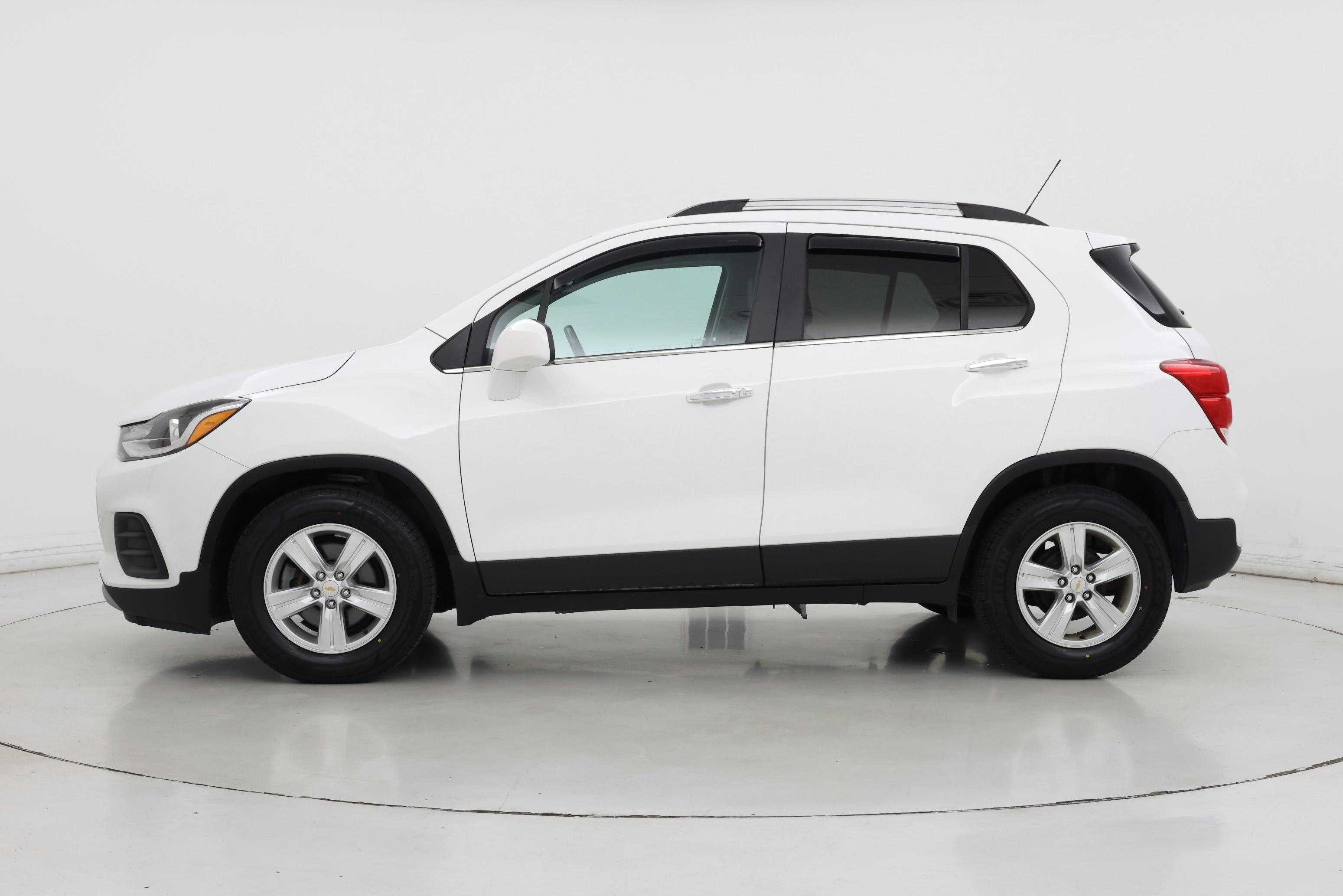 Thumbnail: 2020 Chevrolet Trax - 3