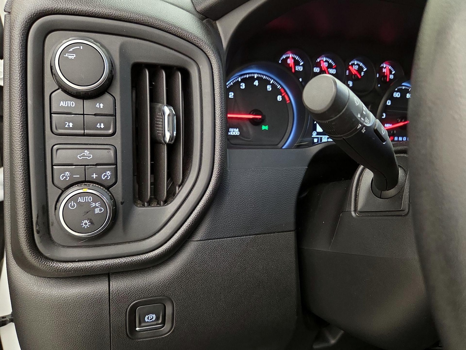 2019 Chevrolet Silverado 1500 Custom - Photo 14