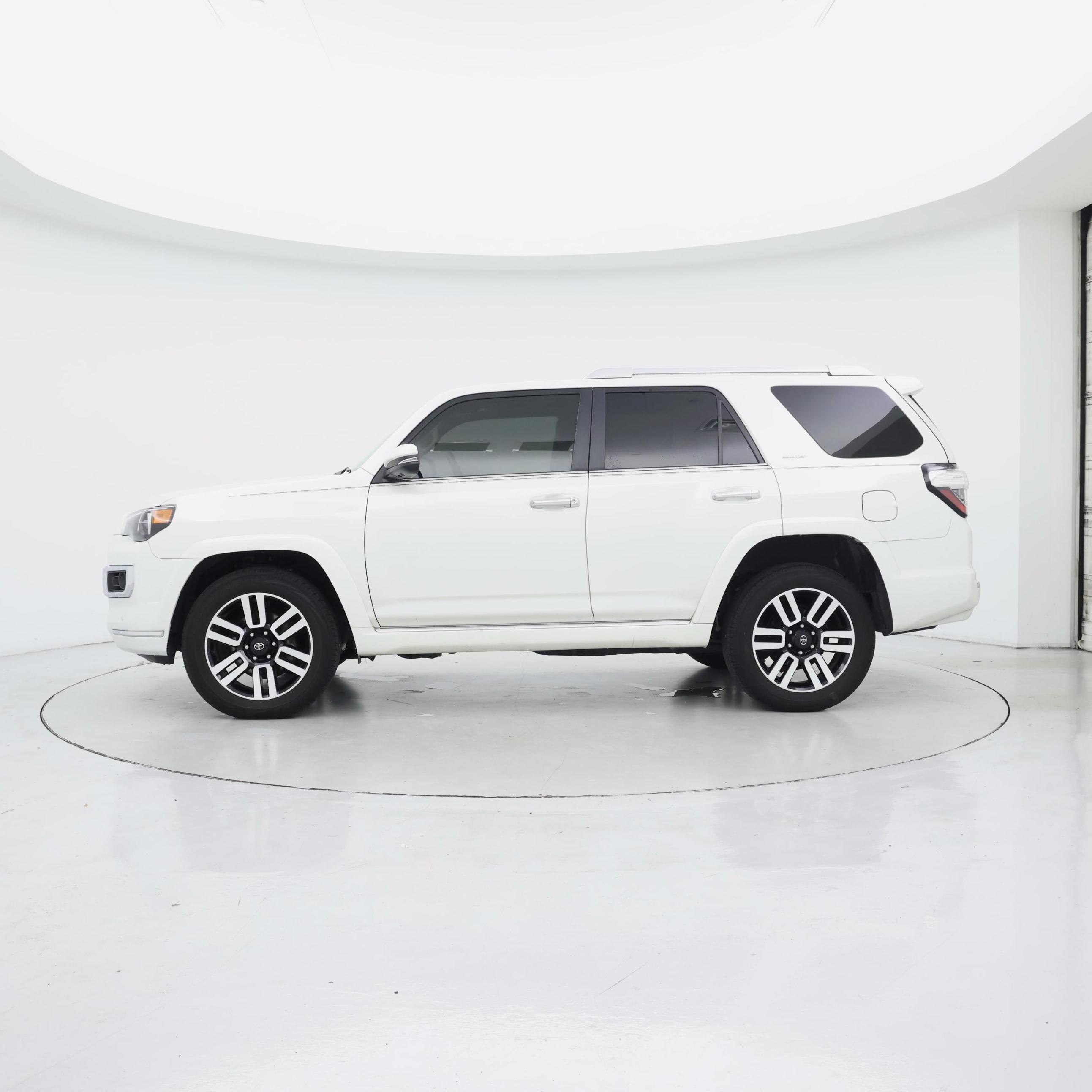 Thumbnail: 2022 Toyota 4Runner - 3