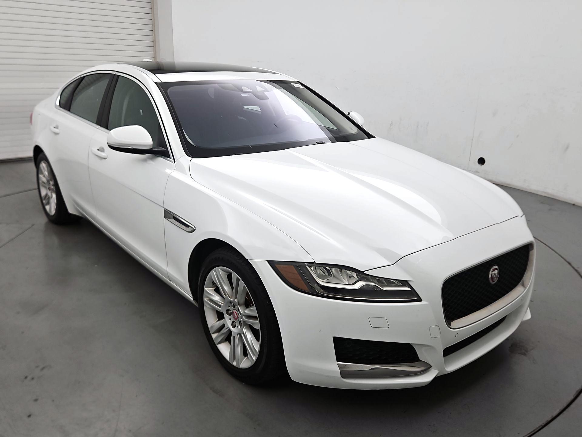 Thumbnail: 2016 Jaguar XF - 1