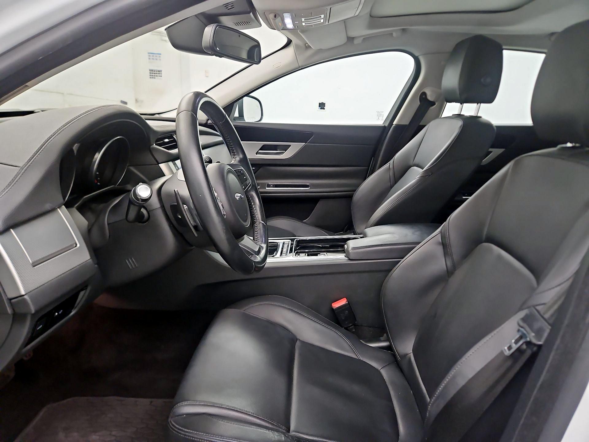 Thumbnail: 2016 Jaguar XF - 9