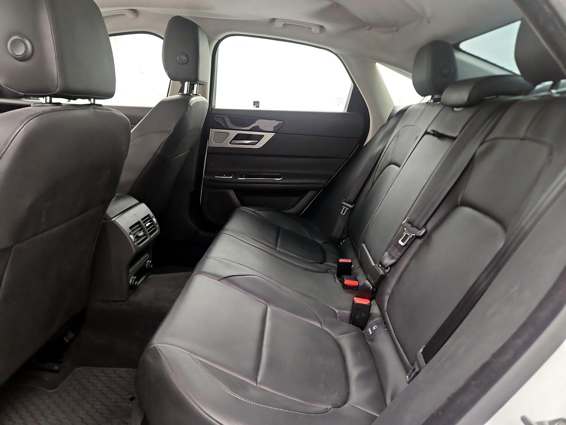 Thumbnail: 2016 Jaguar XF - 17
