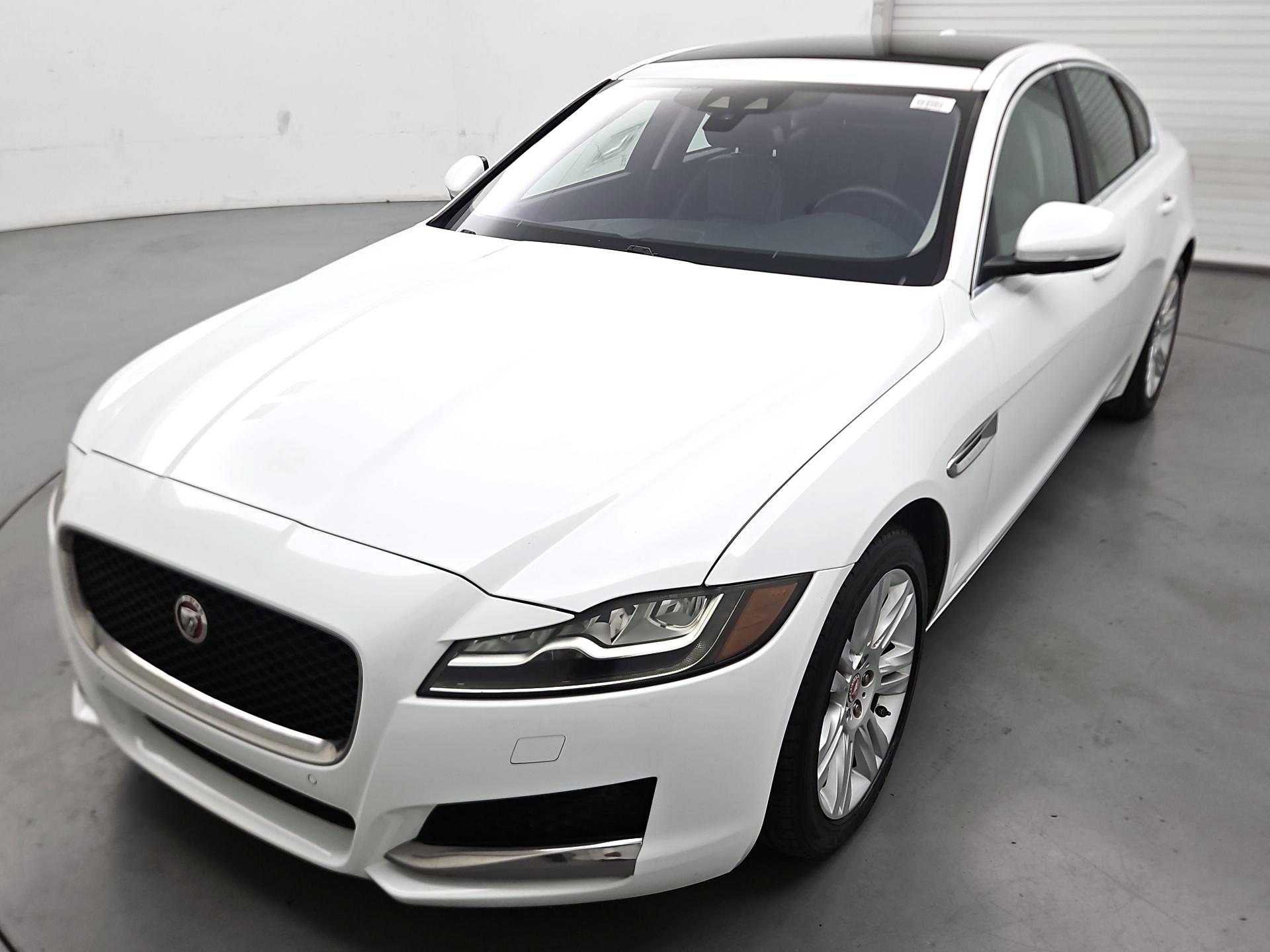 Thumbnail: 2016 Jaguar XF - 3