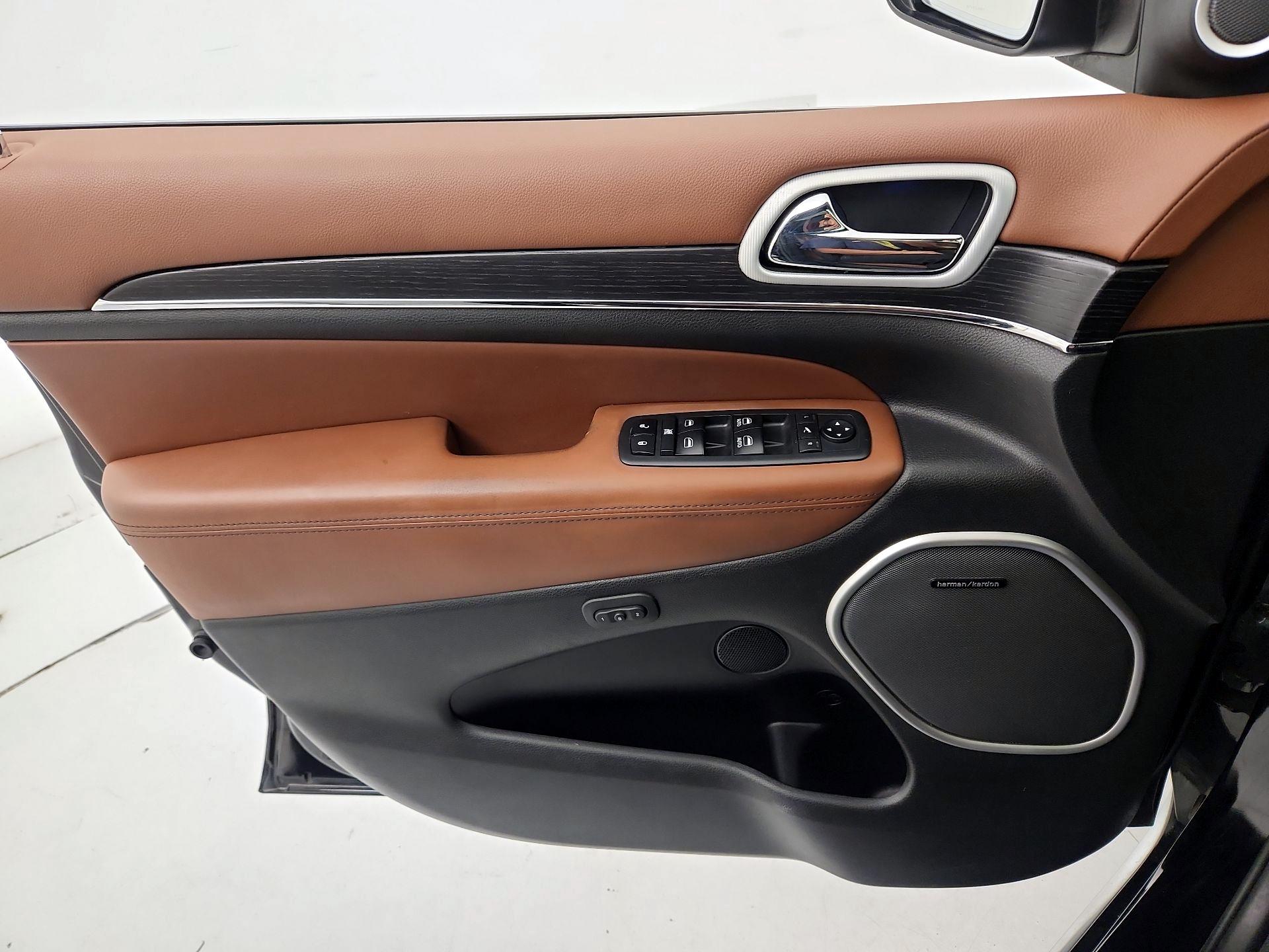 Thumbnail: 2019 Jeep Grand Cherokee - 12