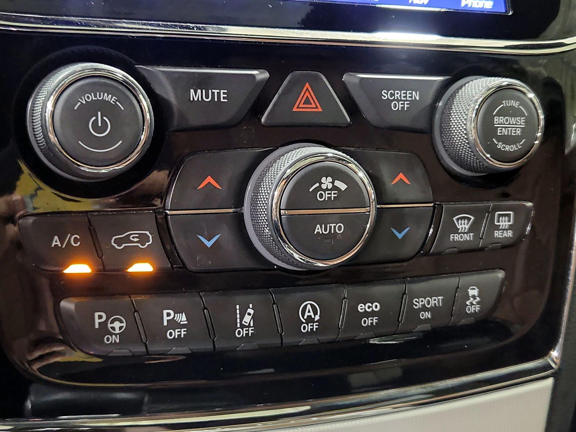 Thumbnail: 2019 Jeep Grand Cherokee - 17