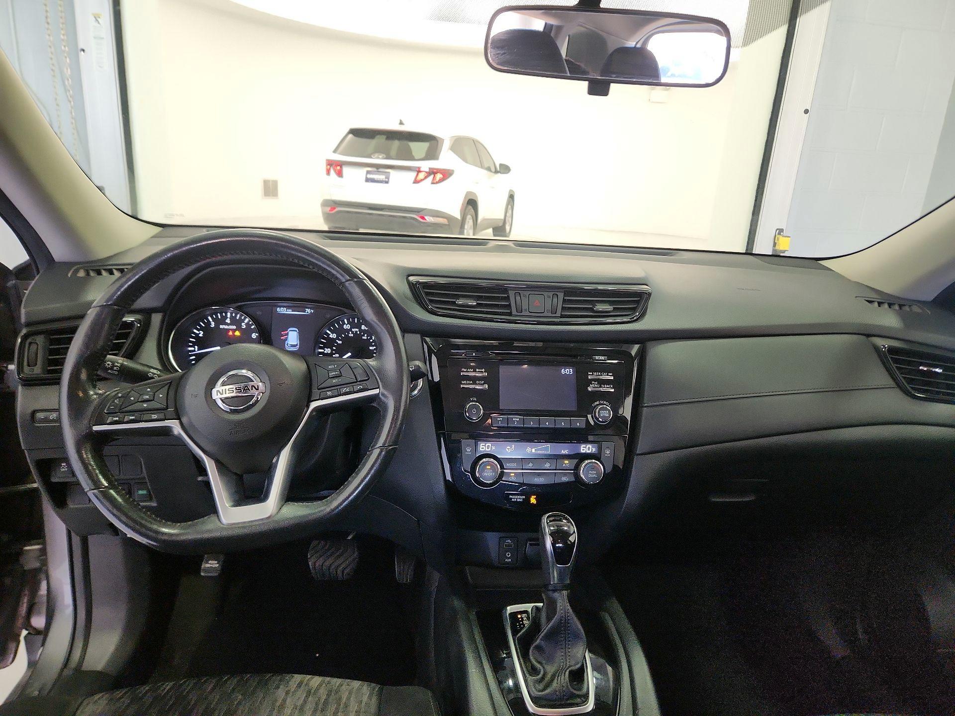 Thumbnail: 2017 Nissan Rogue - 9