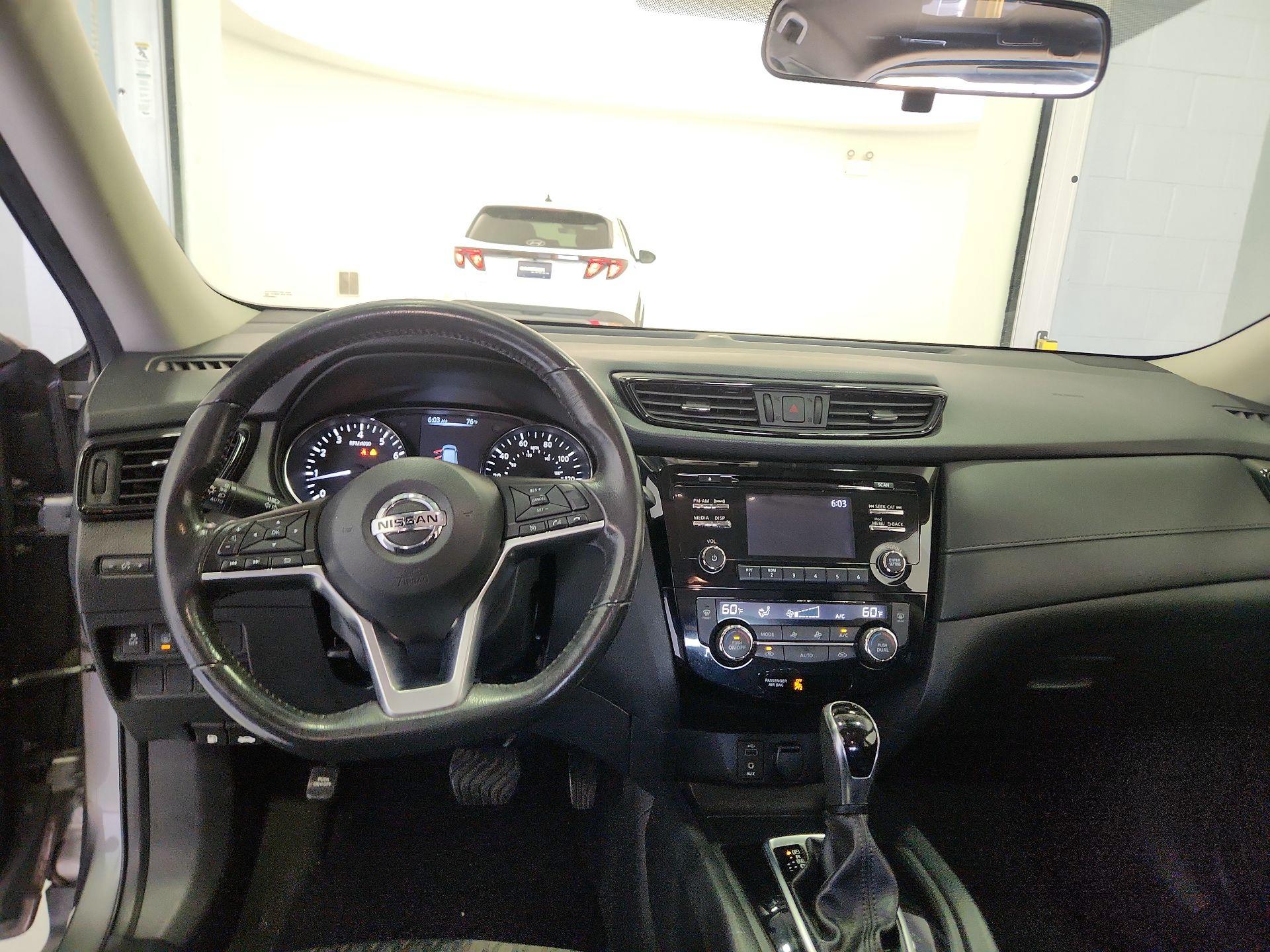 Thumbnail: 2017 Nissan Rogue - 10