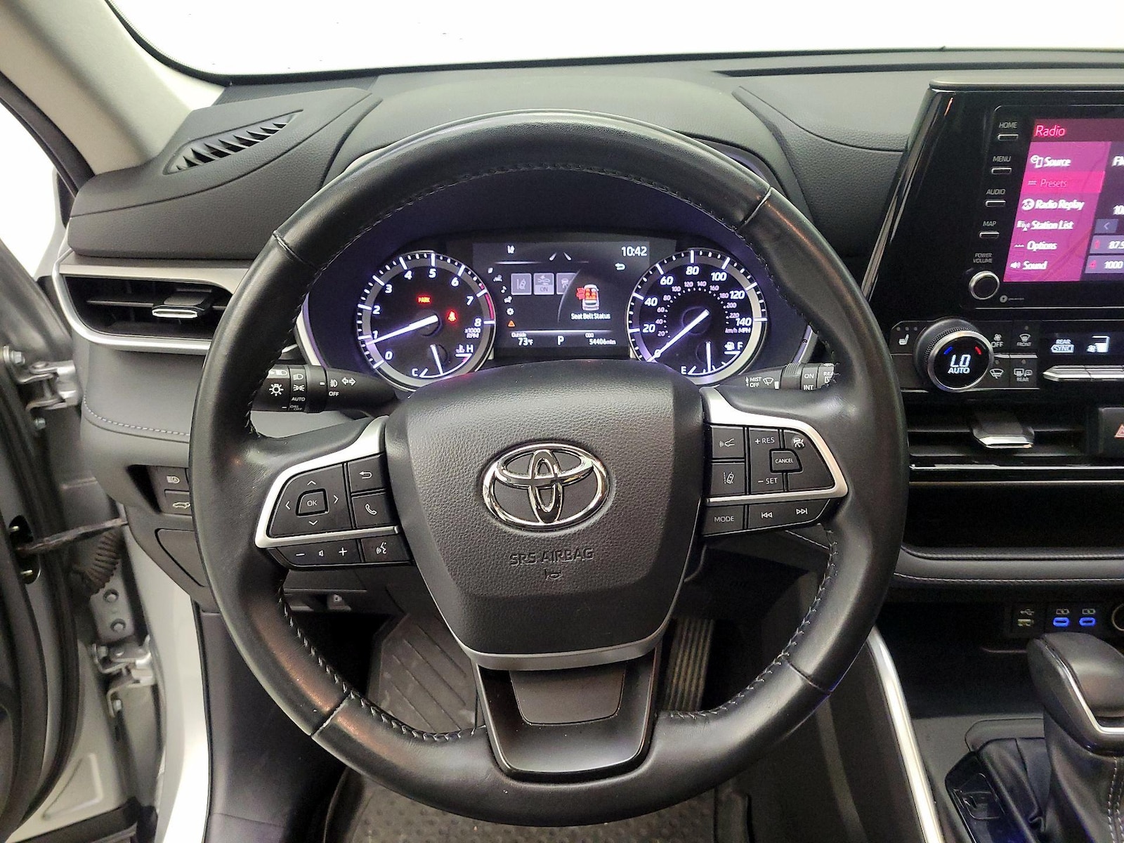 2022 Toyota Highlander XLE - Photo 11