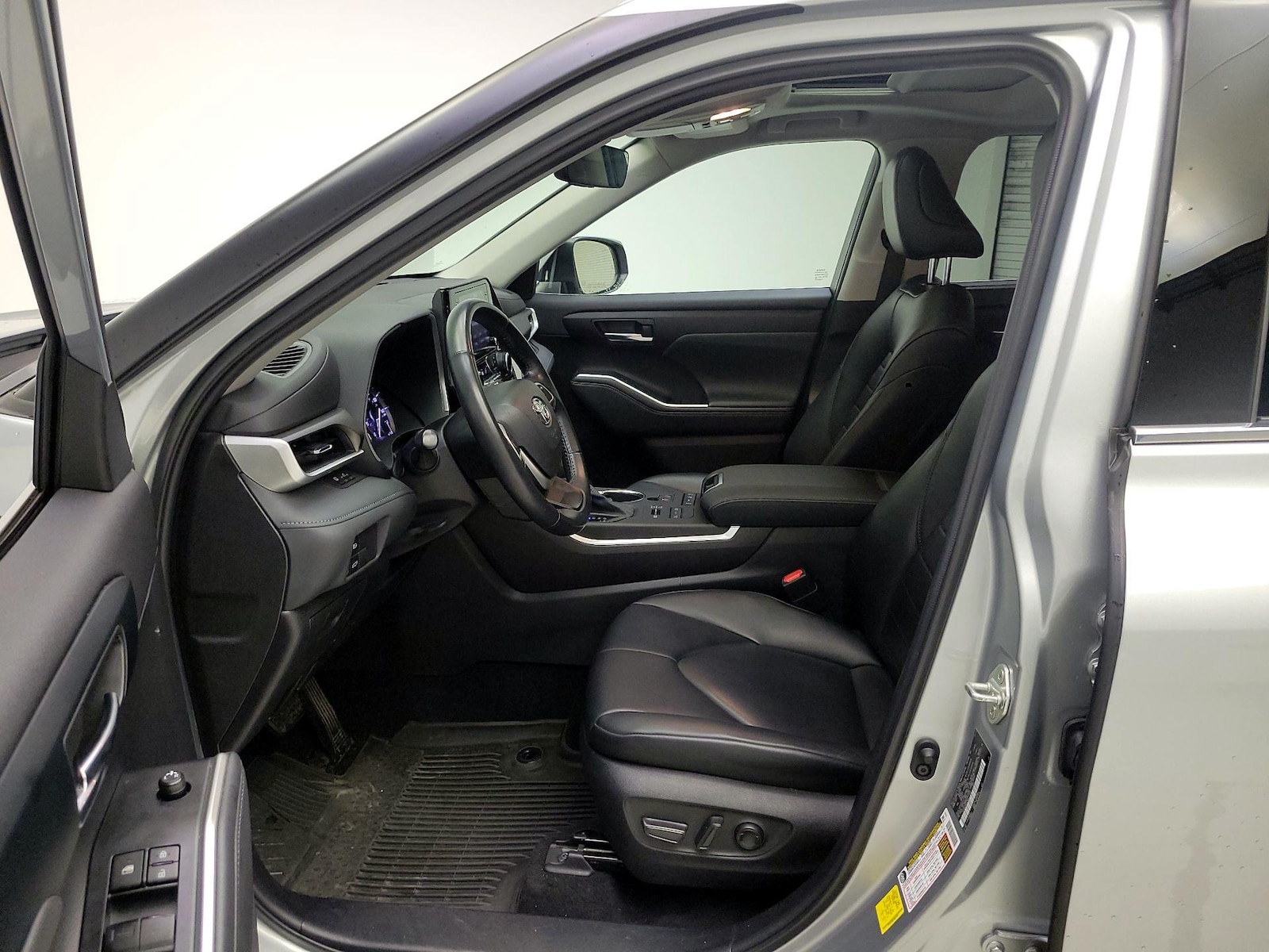 2022 Toyota Highlander XLE - Photo 12