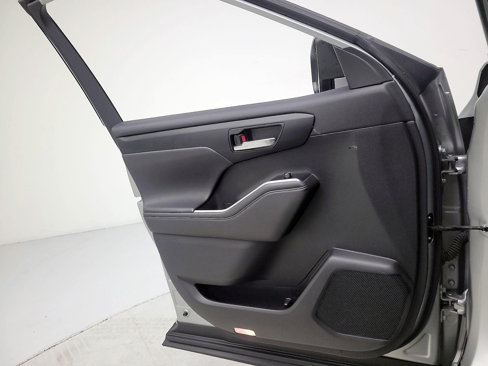 2022 Toyota Highlander XLE - Photo 13
