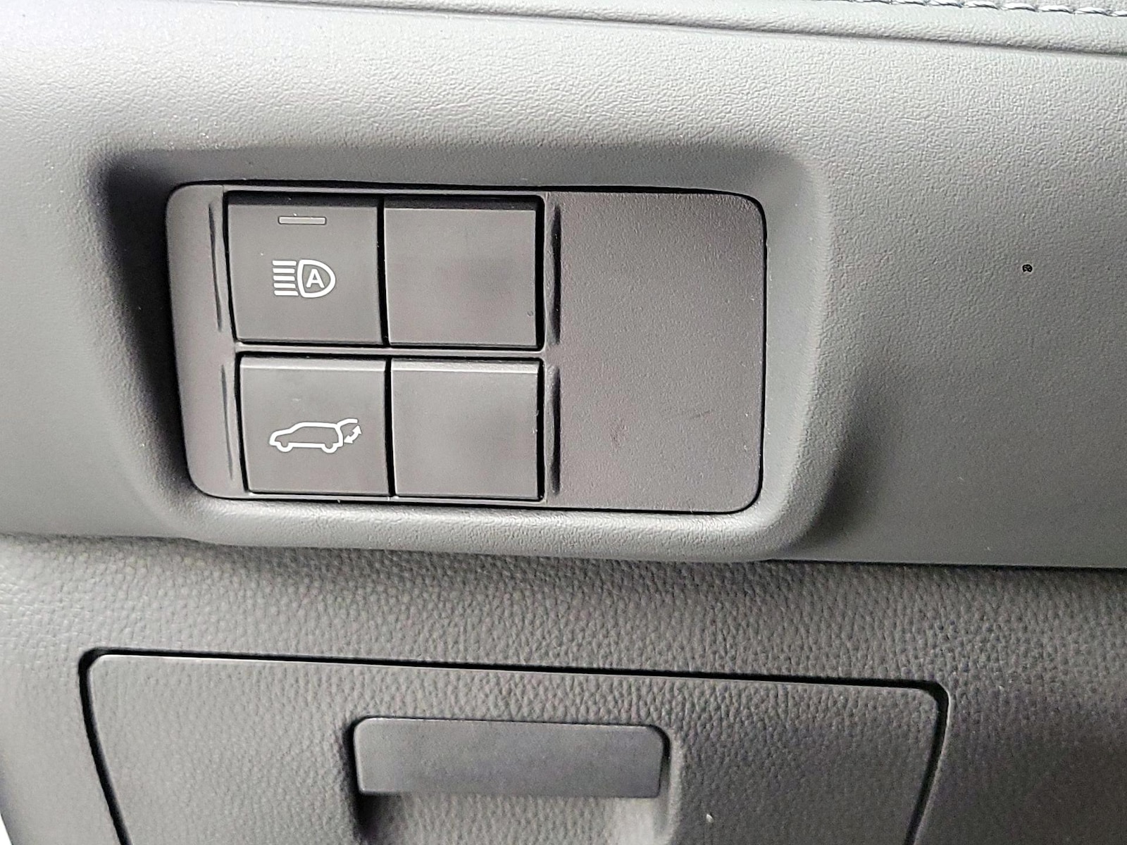 2022 Toyota Highlander XLE - Photo 14