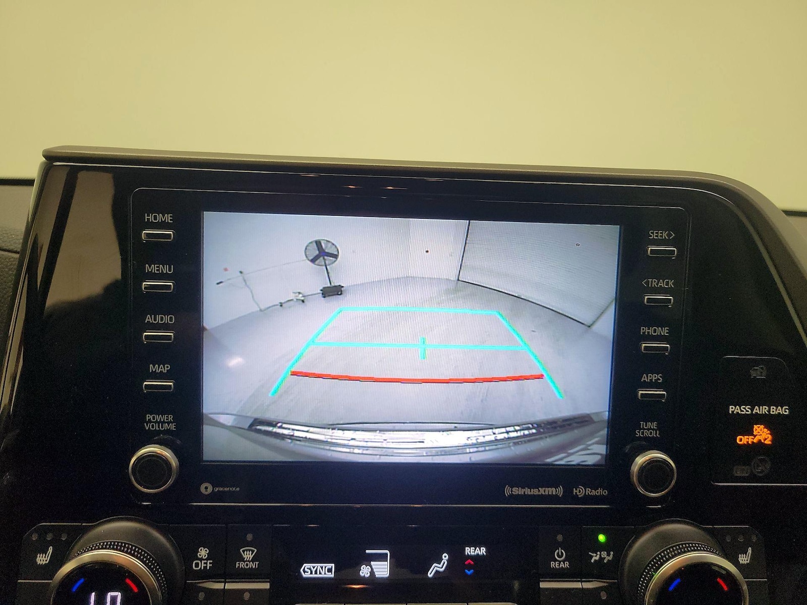 2022 Toyota Highlander XLE - Photo 15