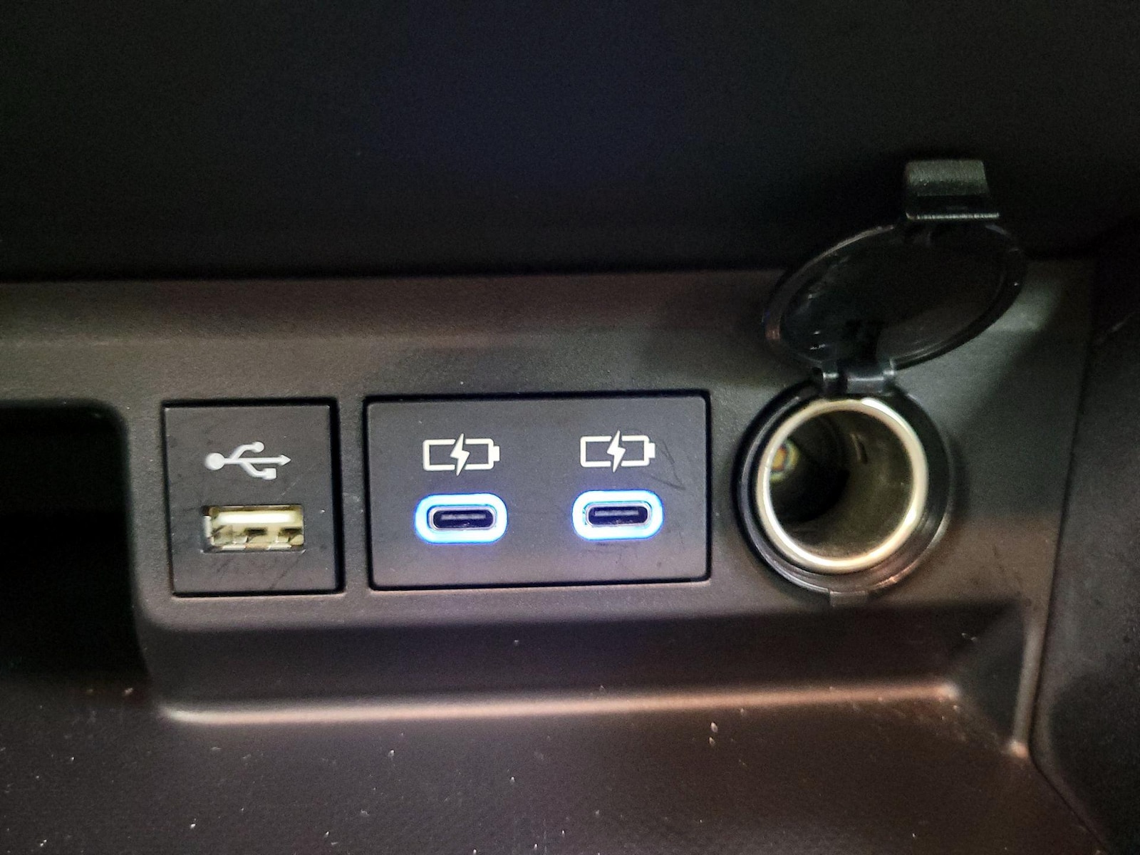 2022 Toyota Highlander XLE - Photo 19