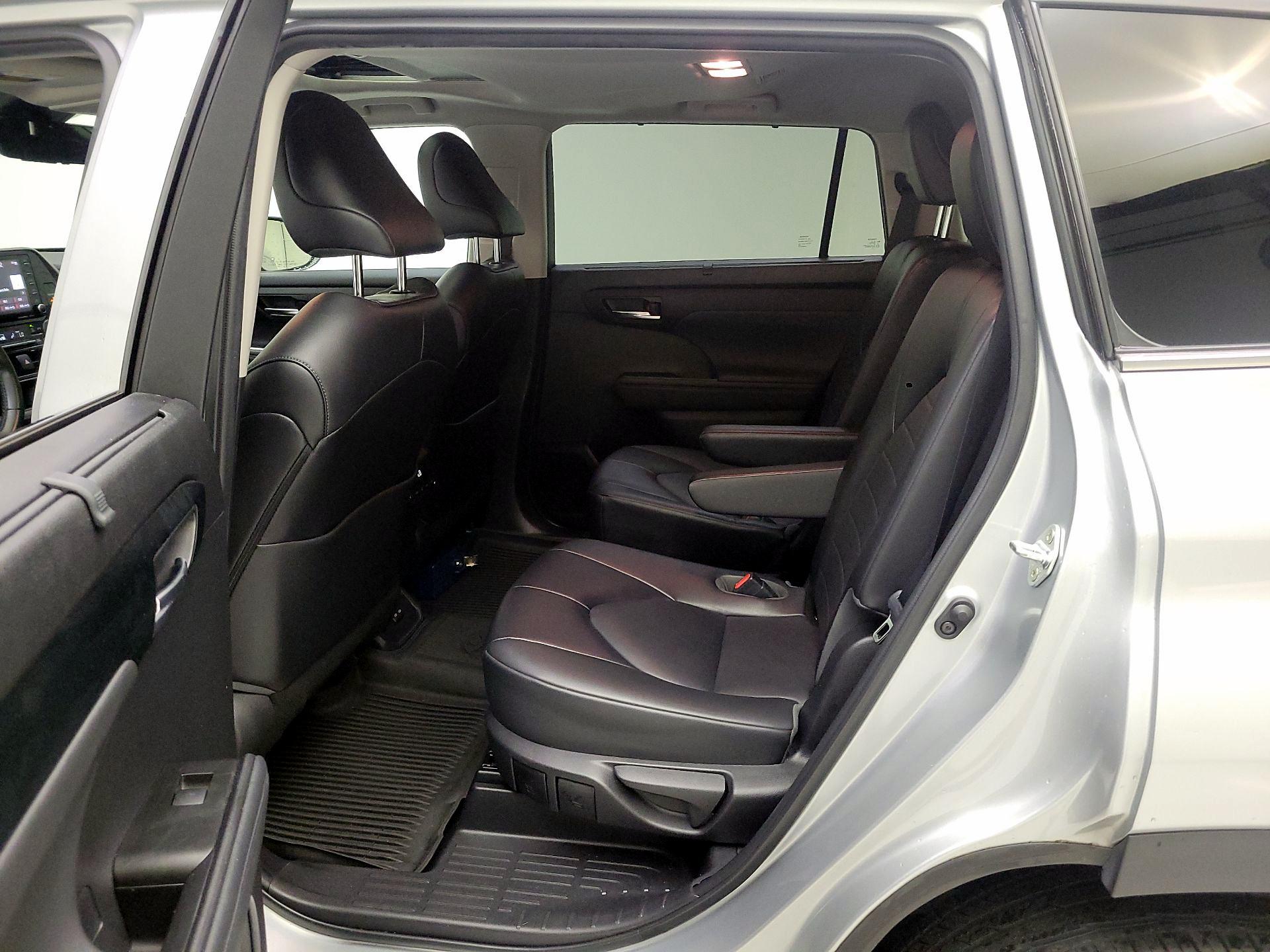 Thumbnail: 2022 Toyota Highlander - 20