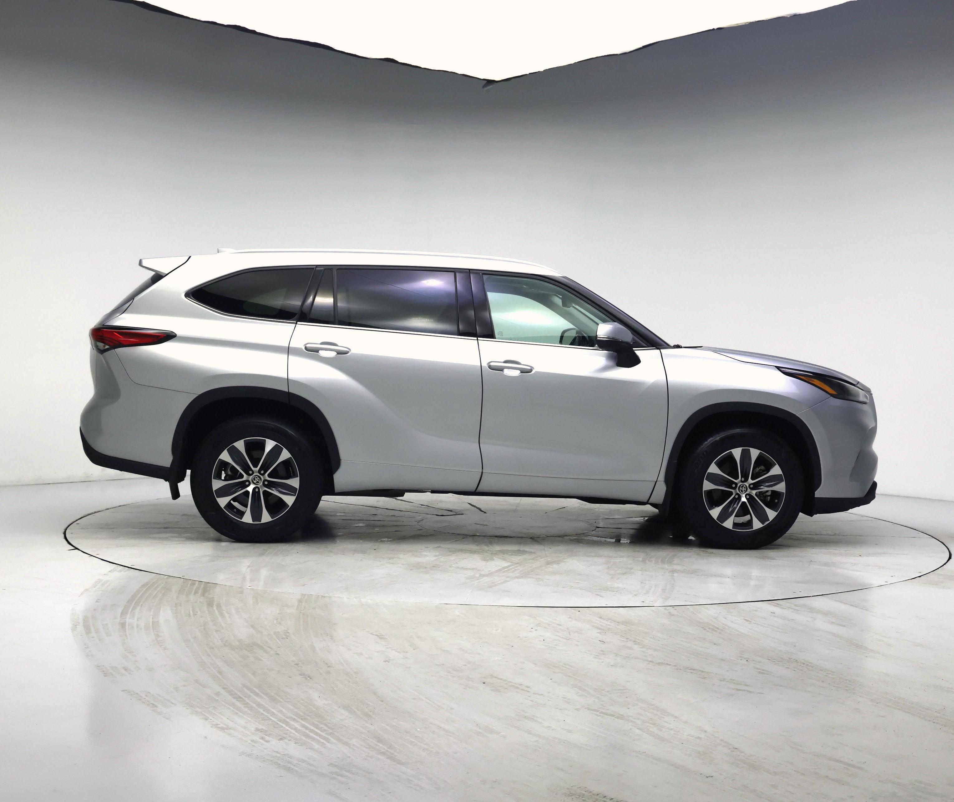 Thumbnail: 2022 Toyota Highlander - 7