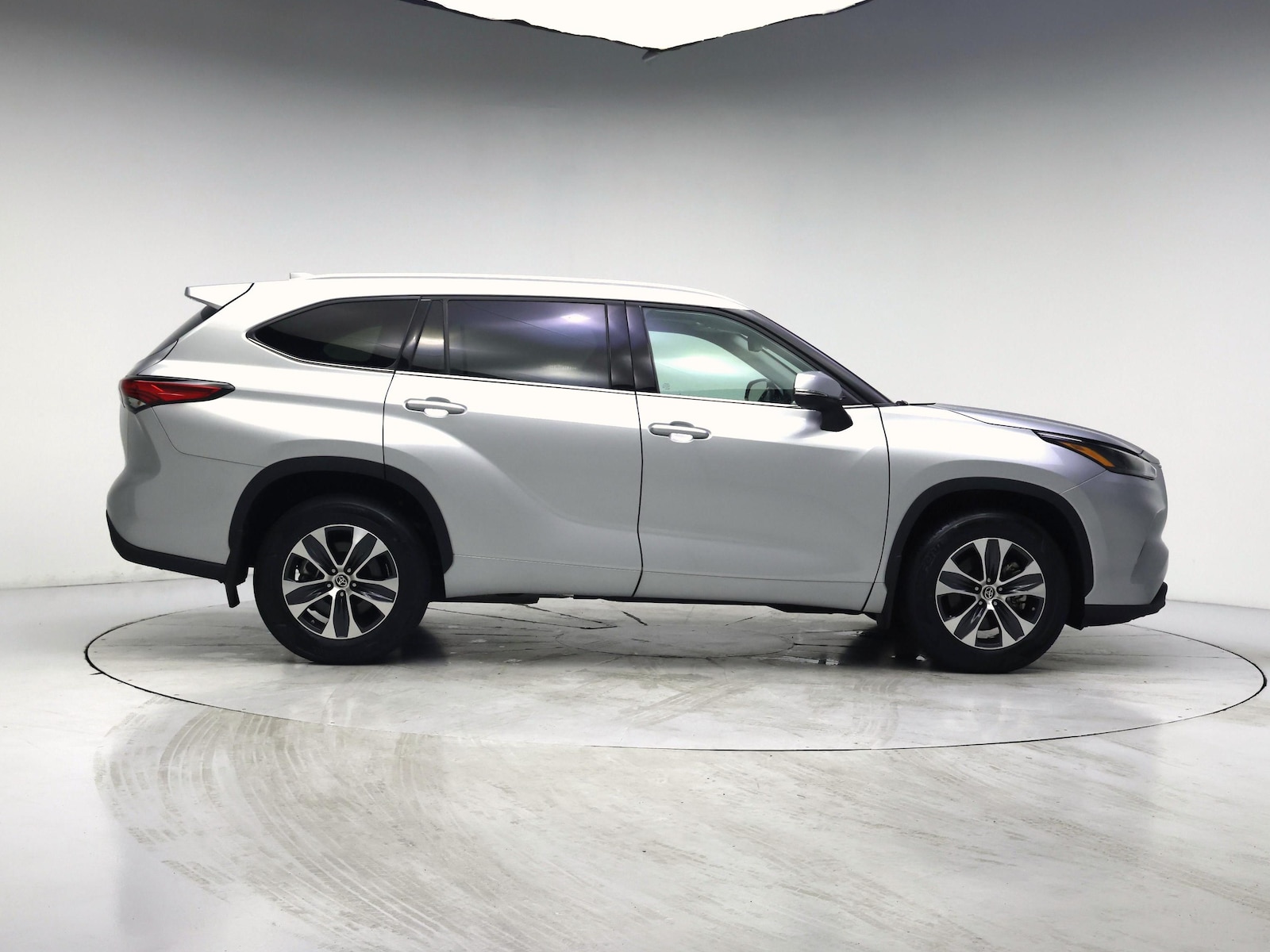 2022 Toyota Highlander XLE - Photo 8