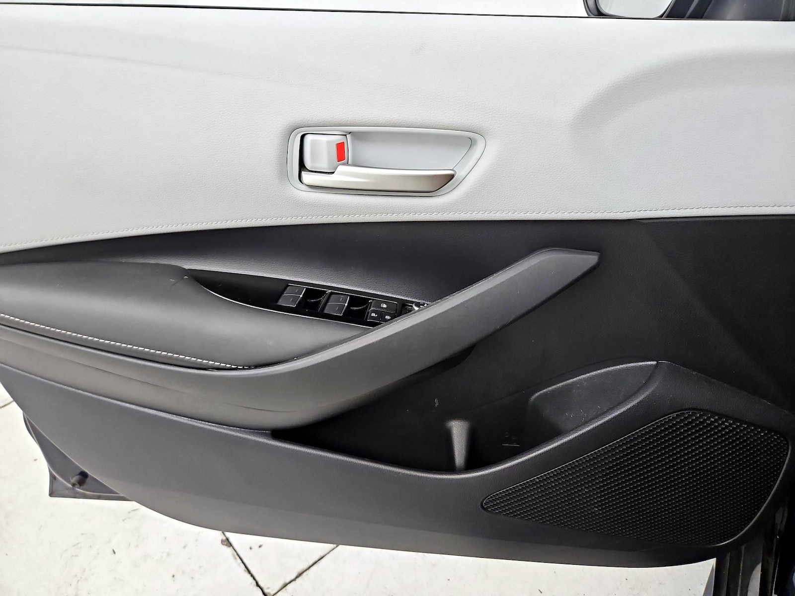 2020 Toyota Corolla Hatchback SE - Photo 13