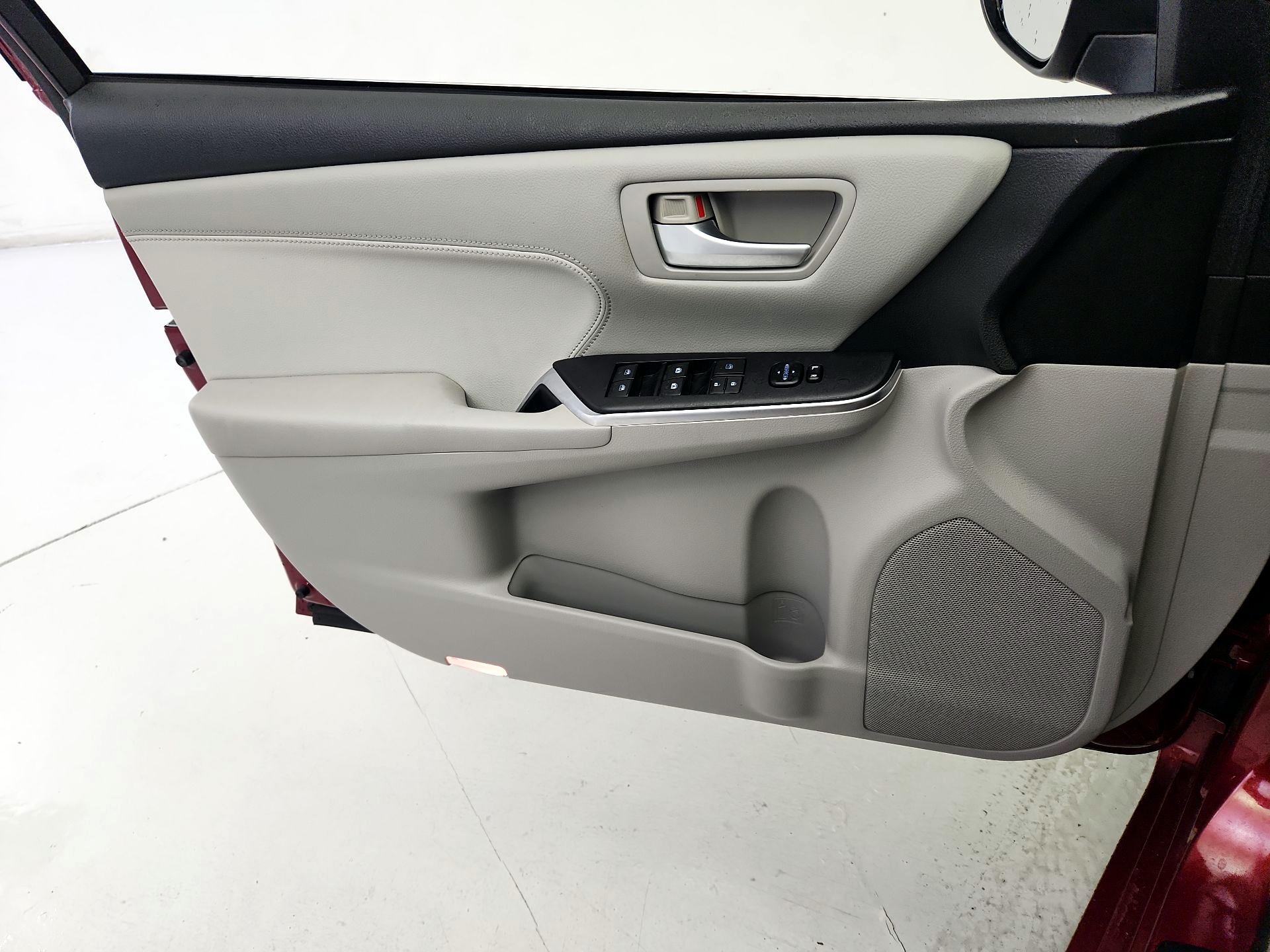 Thumbnail: 2015 Toyota Camry - 12