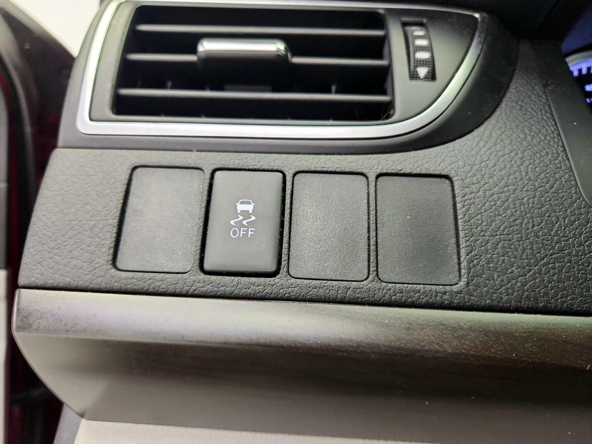Thumbnail: 2015 Toyota Camry - 13