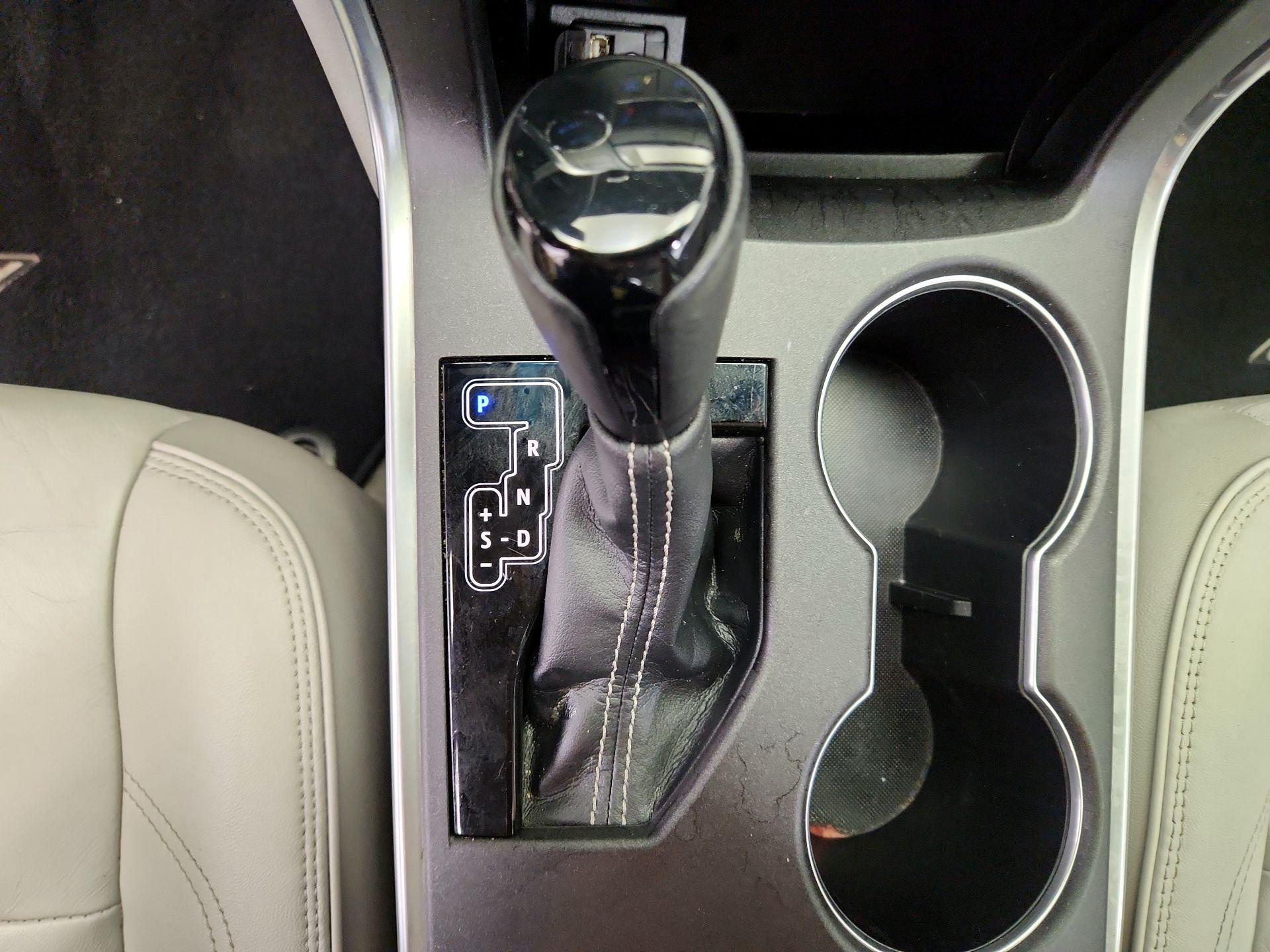 Thumbnail: 2015 Toyota Camry - 17